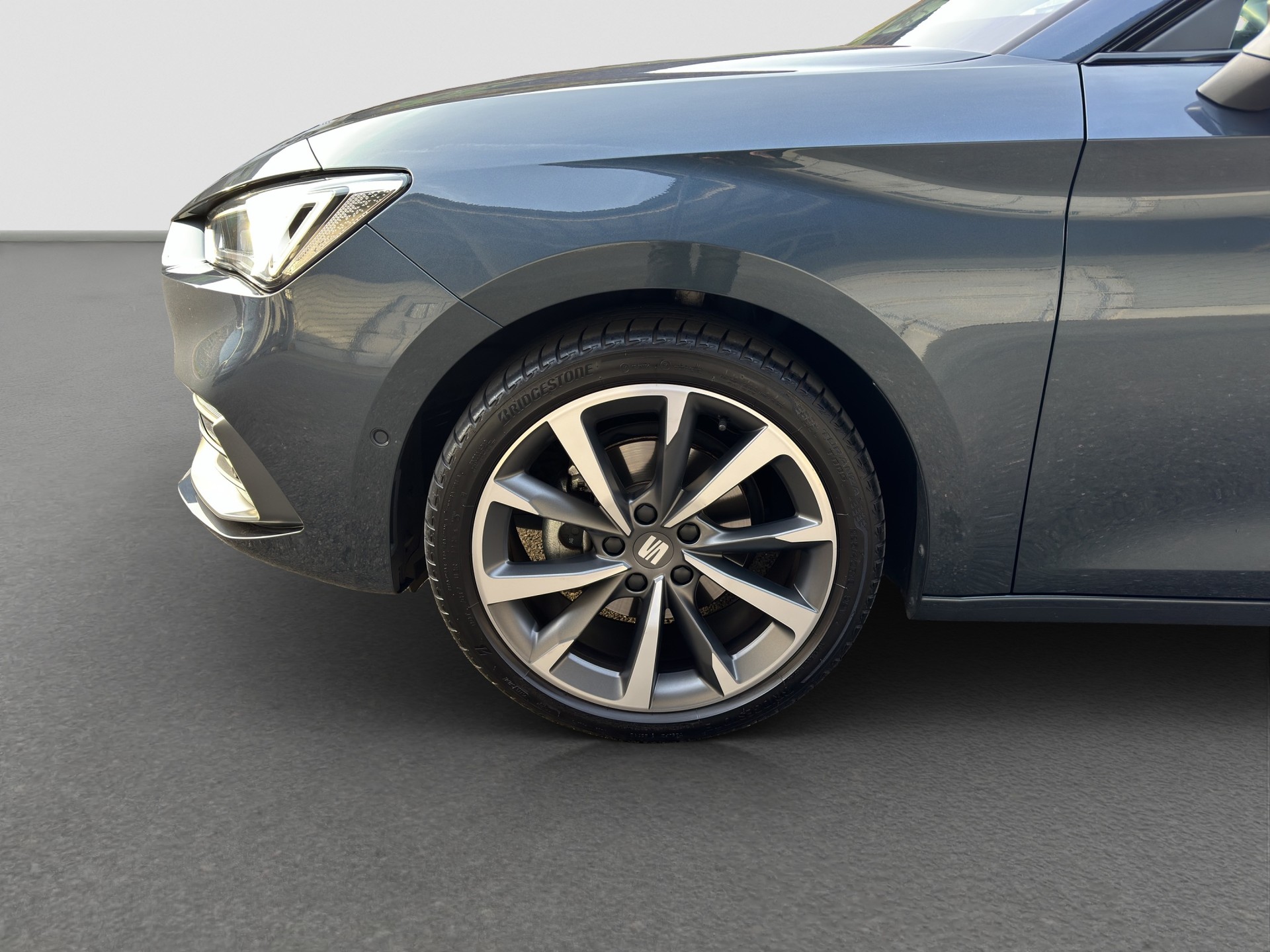 SEAT Leon 1.5 eTSI mHEV DSG FR-image-15