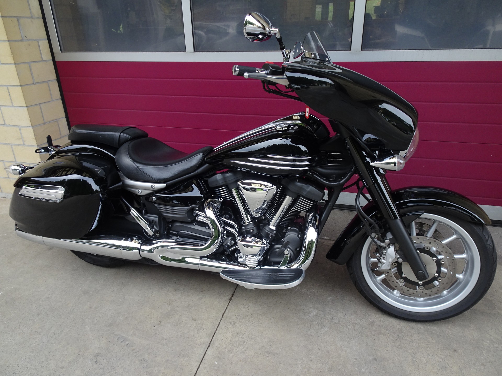 YAMAHA XV 1900 A Midnight Star-showroom-element-2