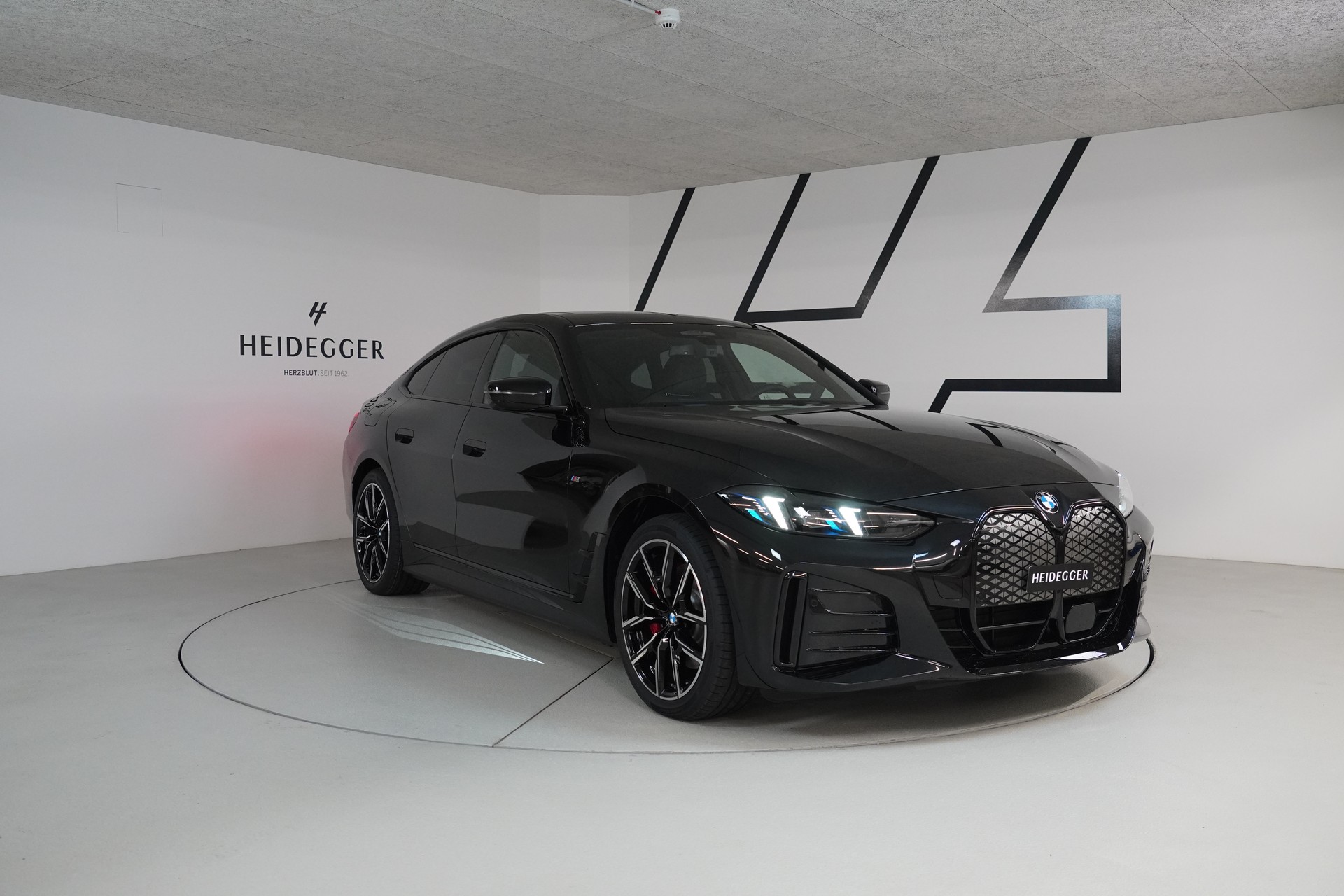 BMW i4 xDrive 40 M Sport Pro-showroom-element-2
