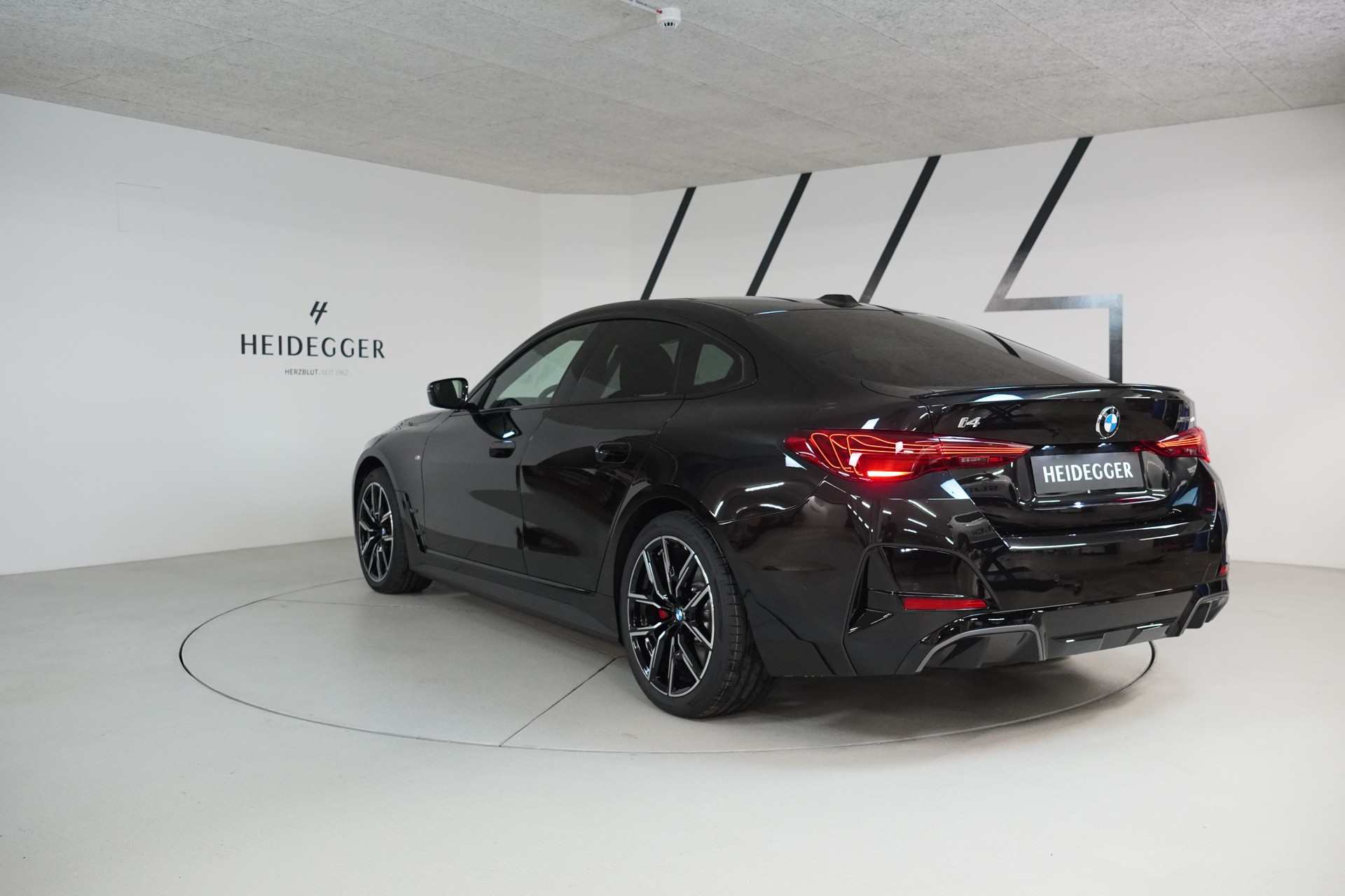 BMW i4 xDrive 40 M Sport Pro-image-4