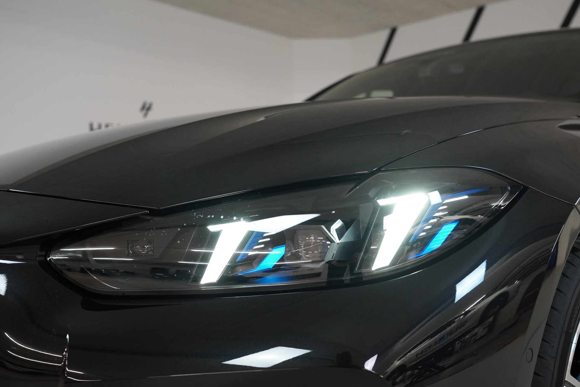 BMW i4 xDrive 40 M Sport Pro-image-8