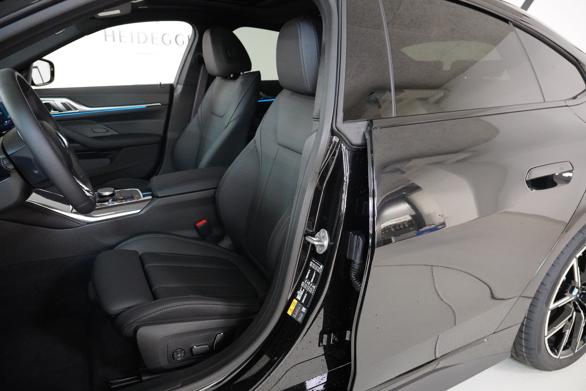 BMW i4 xDrive 40 M Sport Pro-image-11