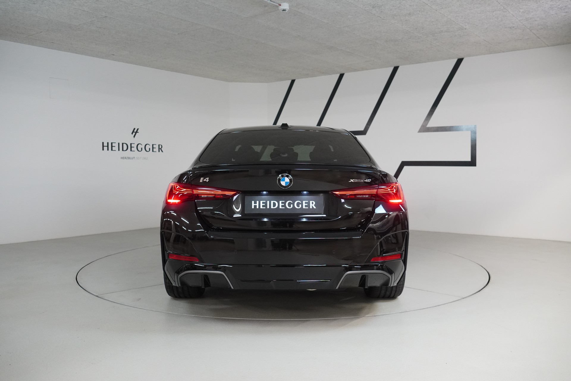 BMW i4 xDrive 40 M Sport Pro-image-5