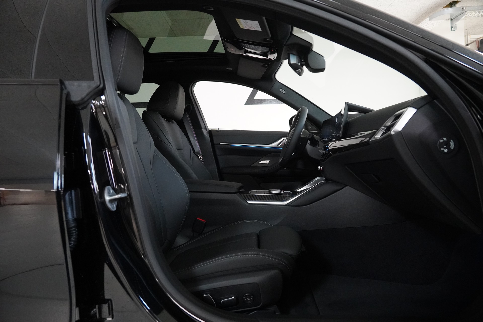 BMW i4 xDrive 40 M Sport Pro-image-13
