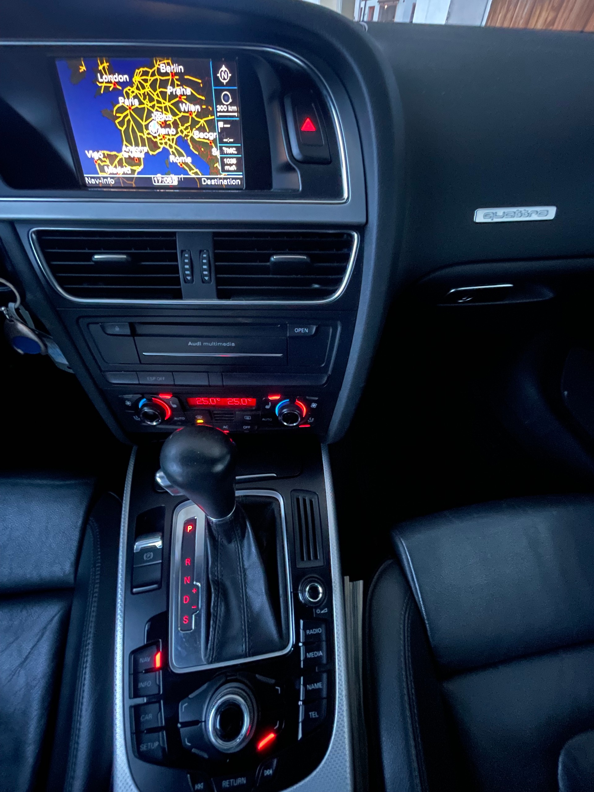 AUDI A5 Cabriolet 3.0 TDI quattro S-tronic-image-7