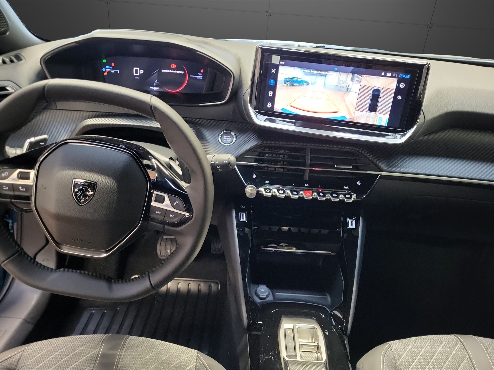 PEUGEOT 2008 1.2 MHEV Allure-image-6