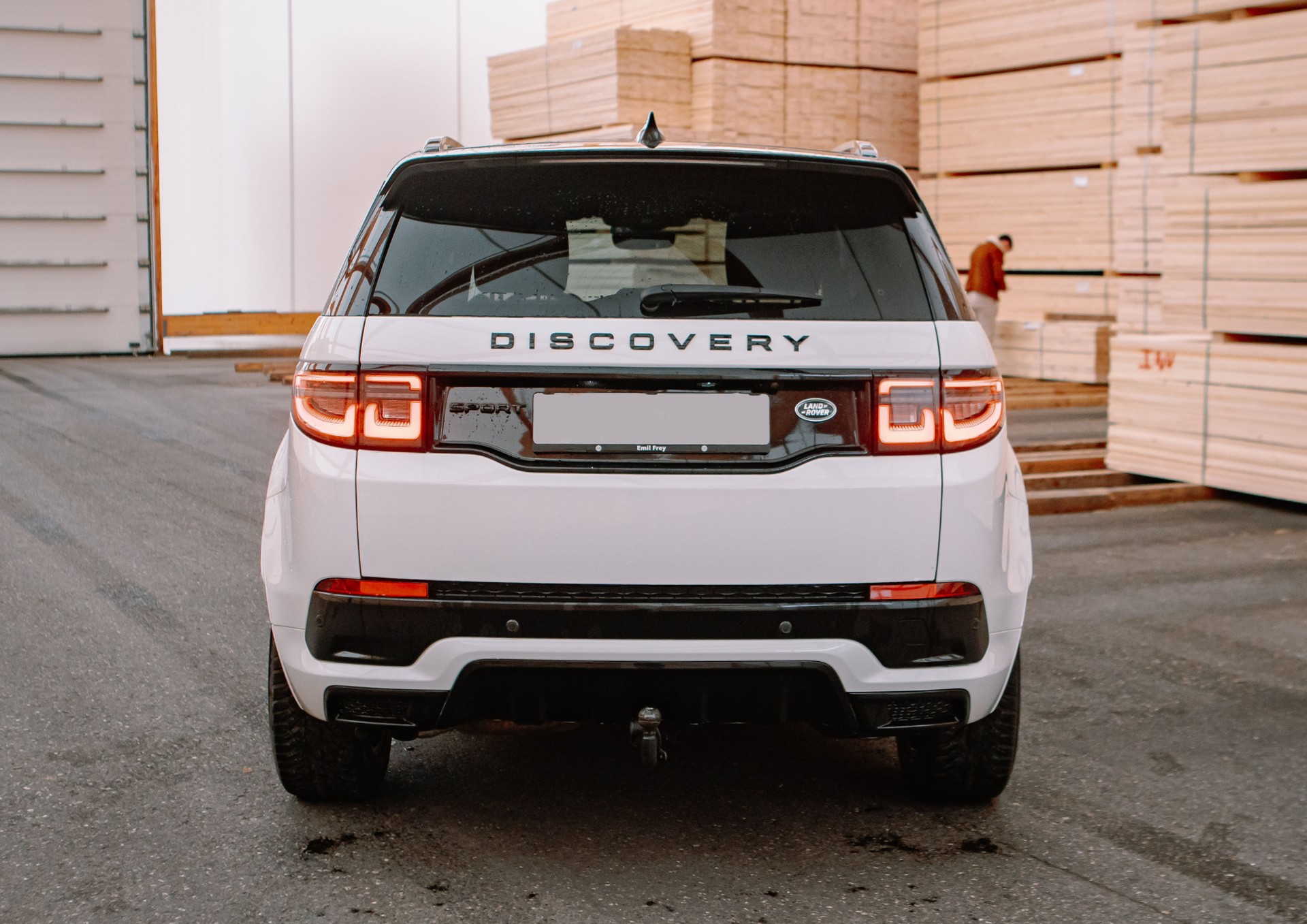 LAND ROVER Discovery Sport R Dyn. D165 2.0D TD4 MHEV SE AWD AT9-image-3