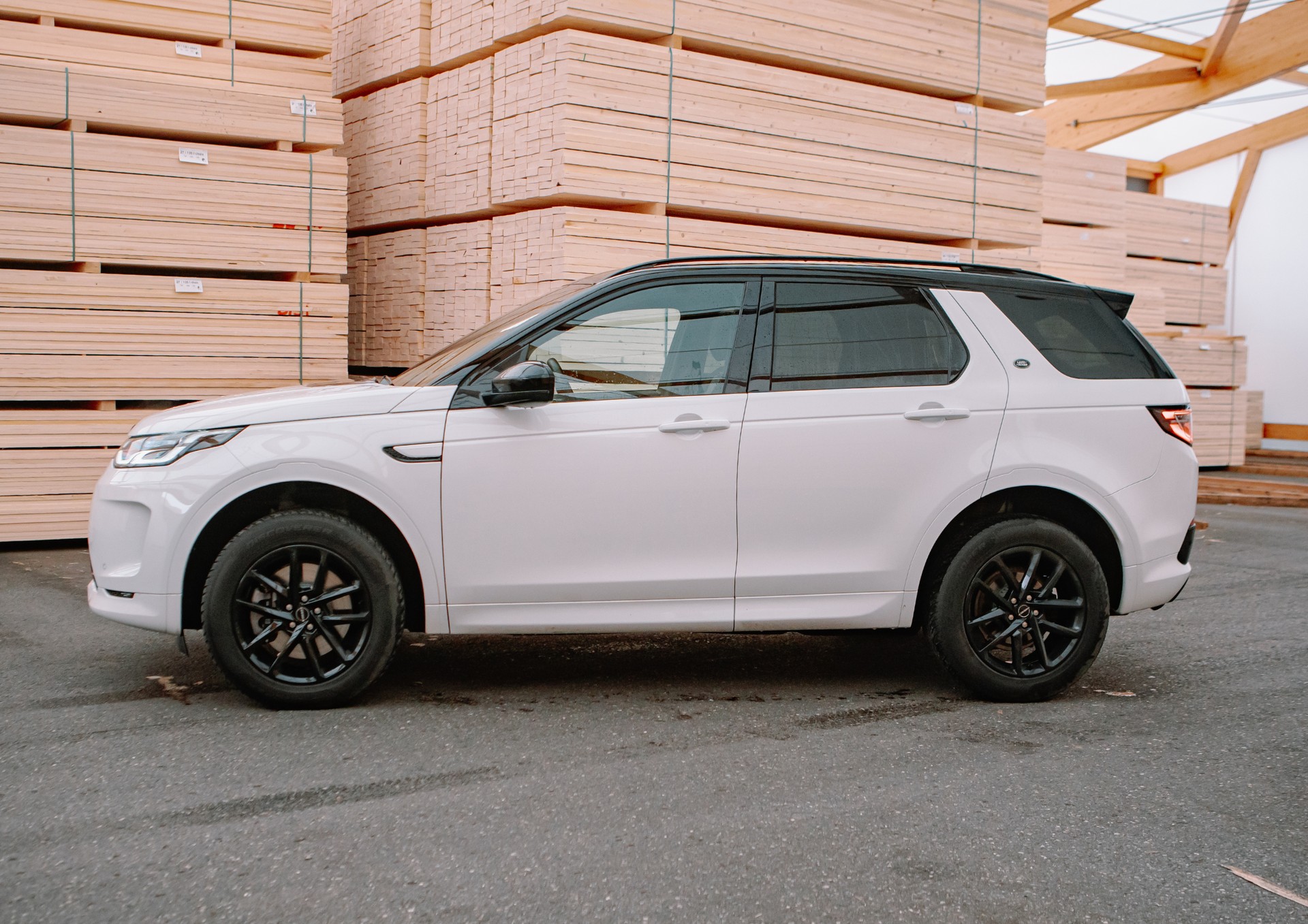 LAND ROVER Discovery Sport R Dyn. D165 2.0D TD4 MHEV SE AWD AT9-image-4