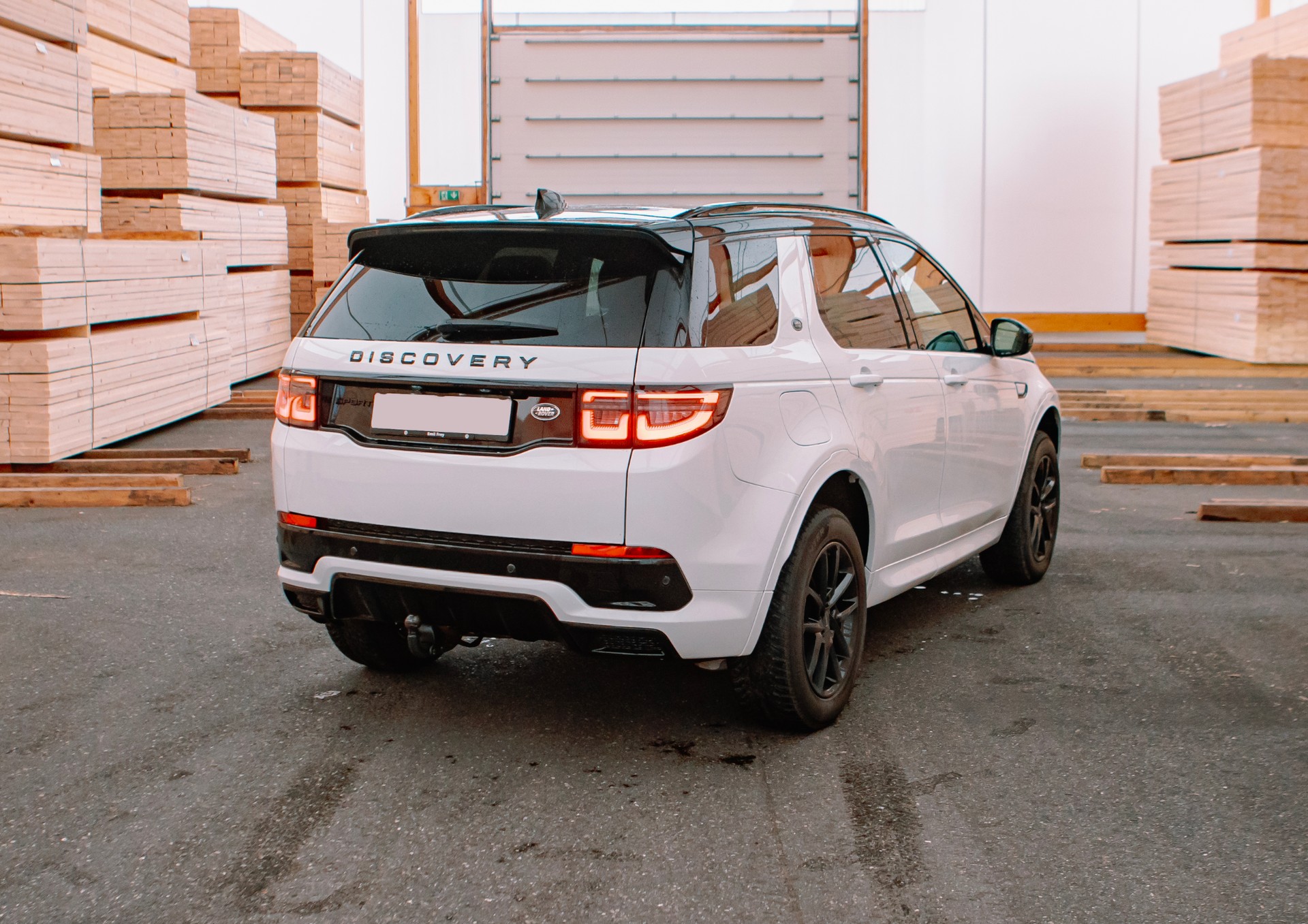 LAND ROVER Discovery Sport R Dyn. D165 2.0D TD4 MHEV SE AWD AT9-image-1