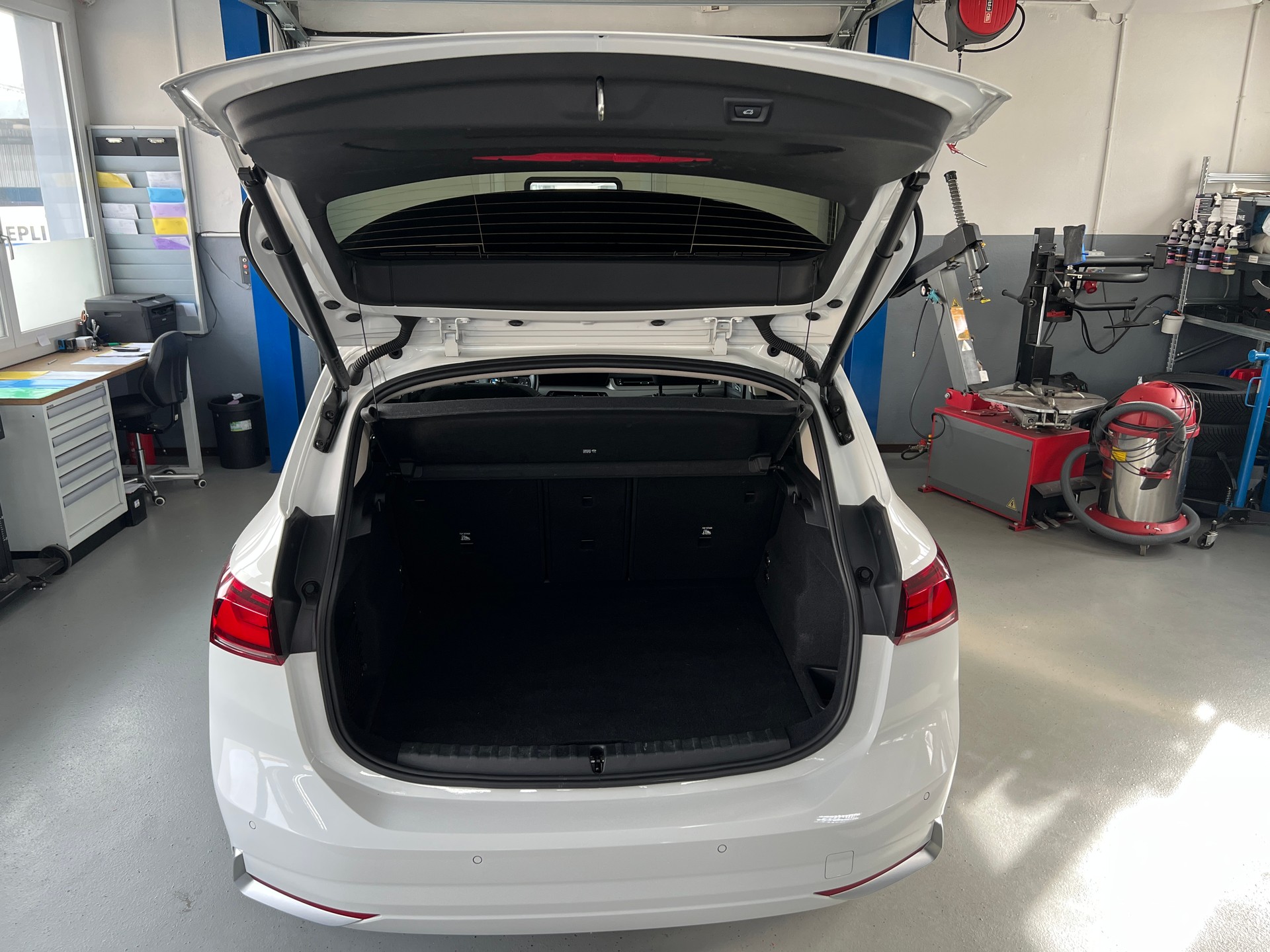 BMW 218d Active Tourer DKG-image-10