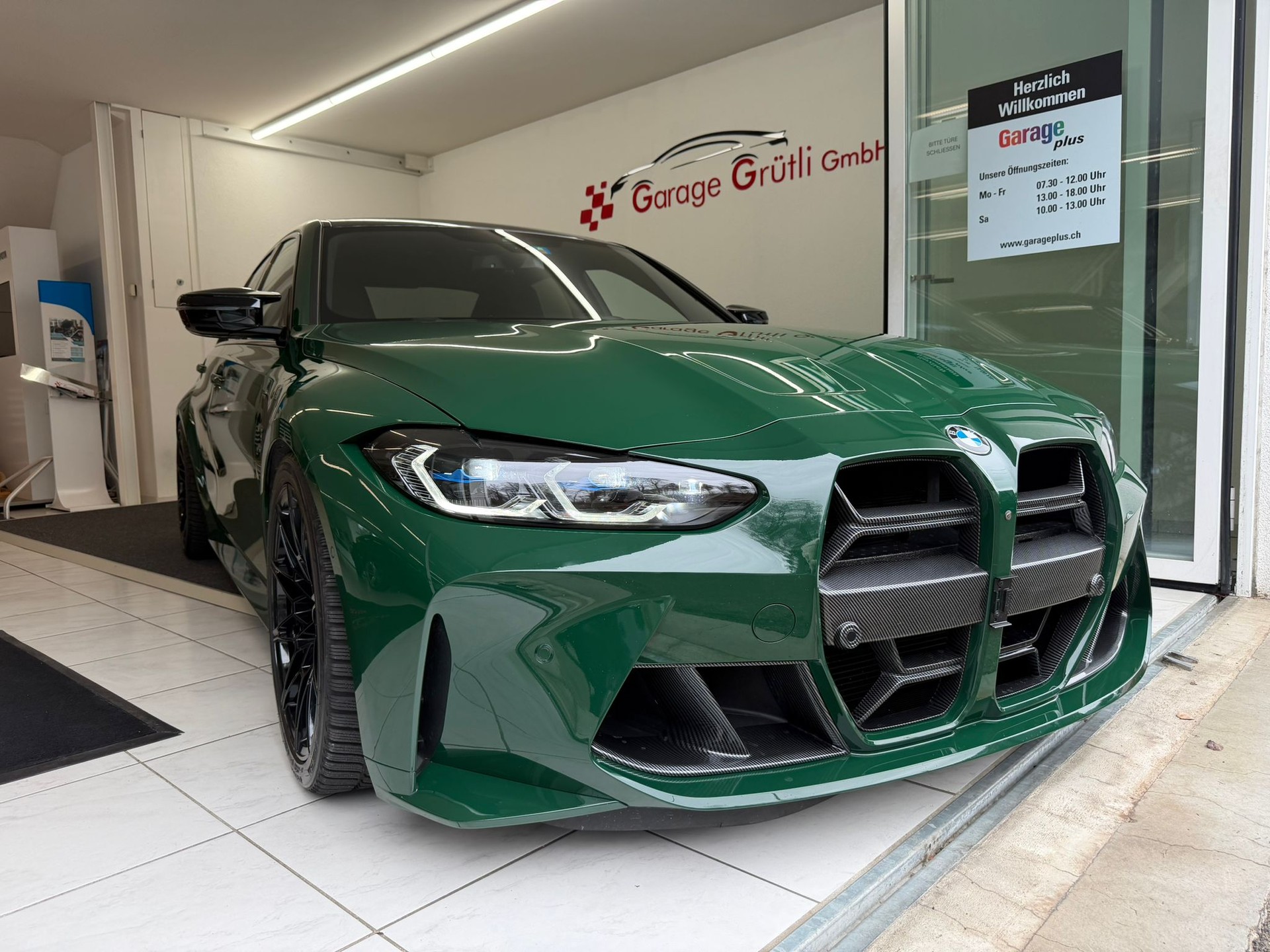 BMW M3 Competition M xDrive-showroom-element-3