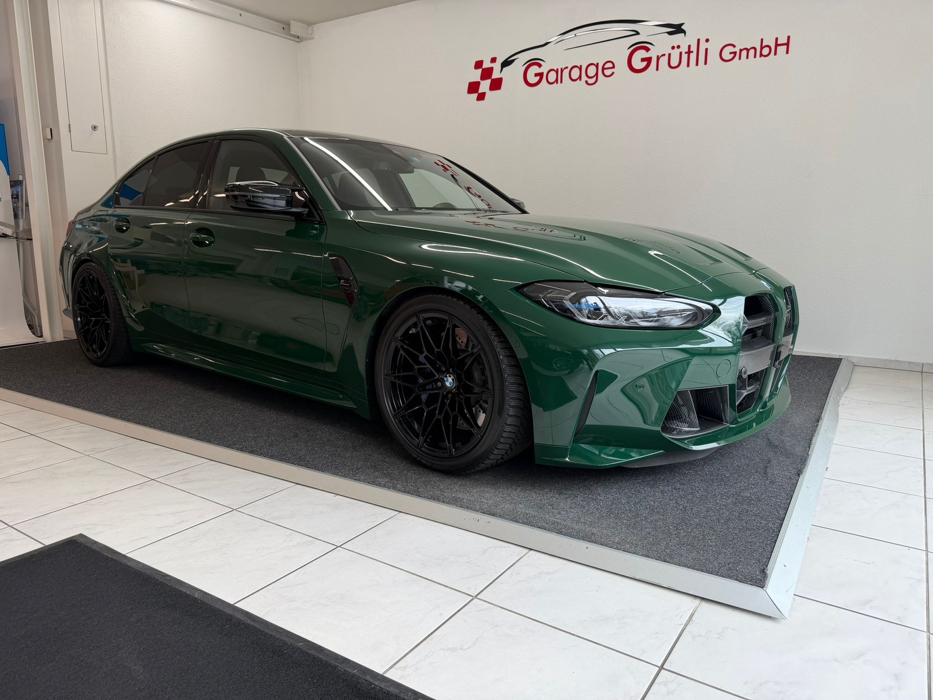 BMW M3 Competition M xDrive-showroom-element-2