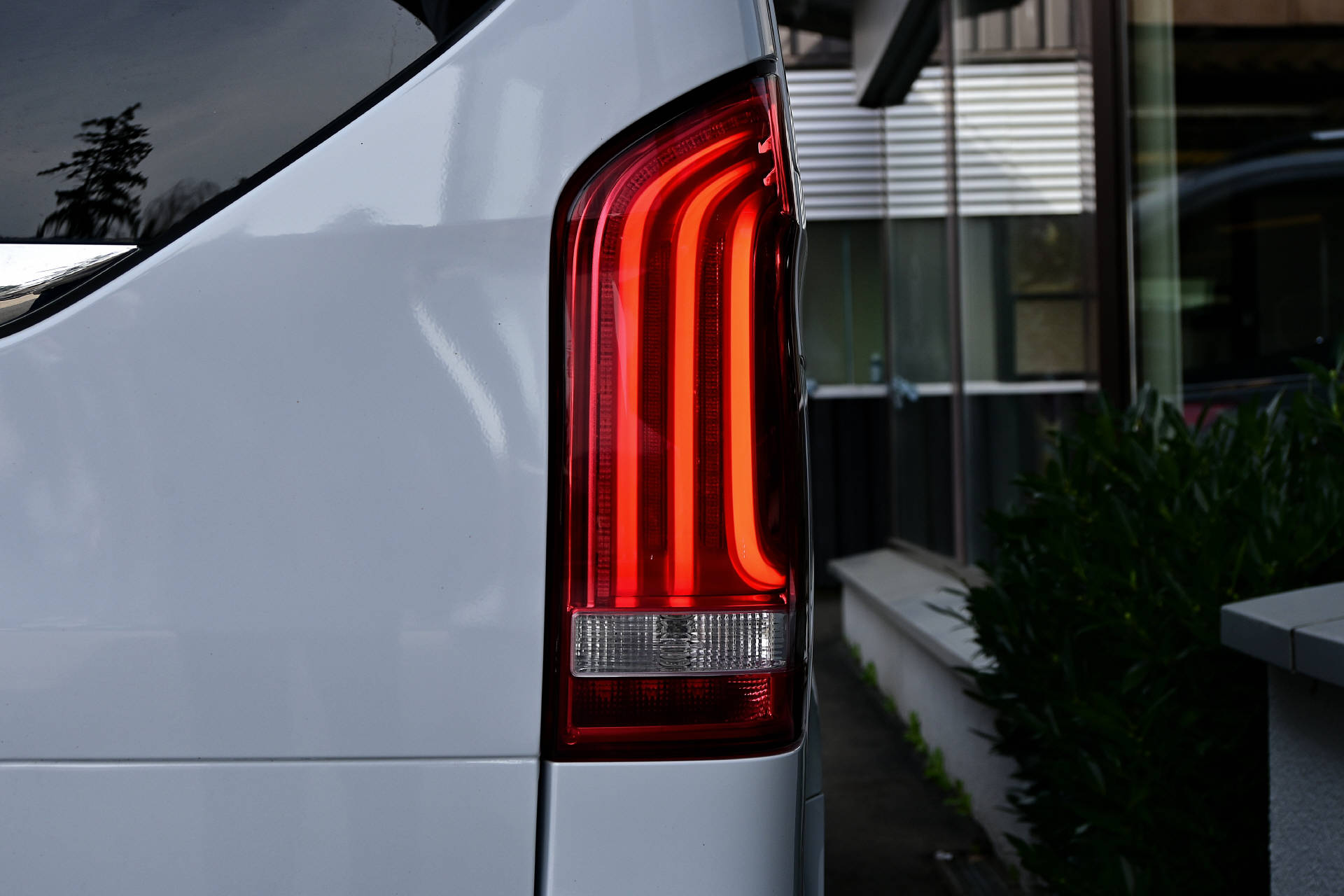 MERCEDES-BENZ EQV 300 lang Van-image-6