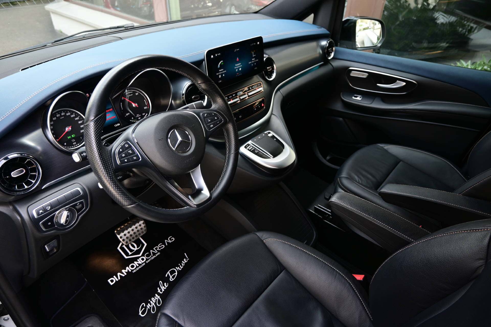 MERCEDES-BENZ EQV 300 lang Van-image-8