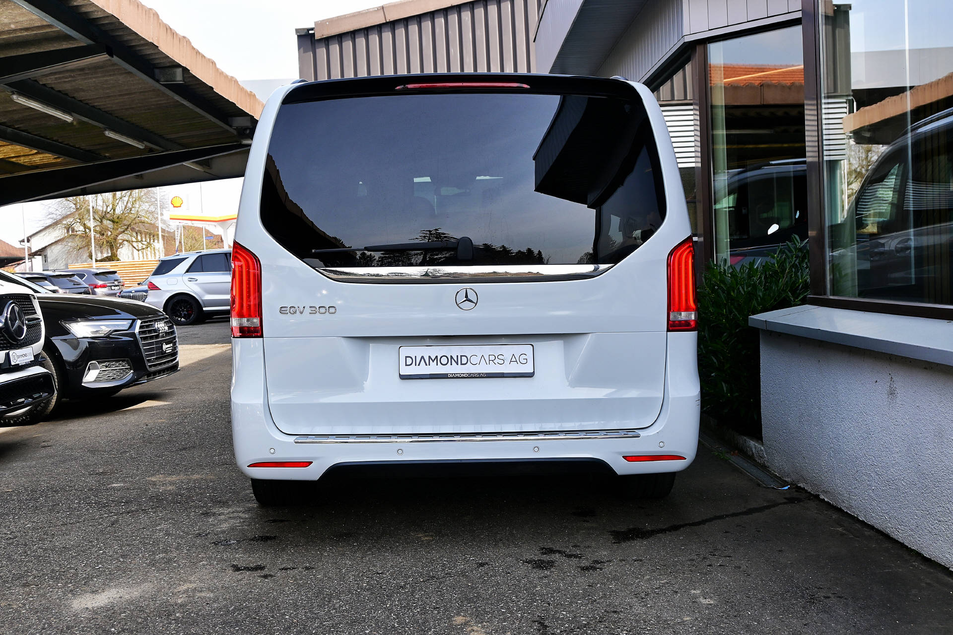 MERCEDES-BENZ EQV 300 lang Van-image-5
