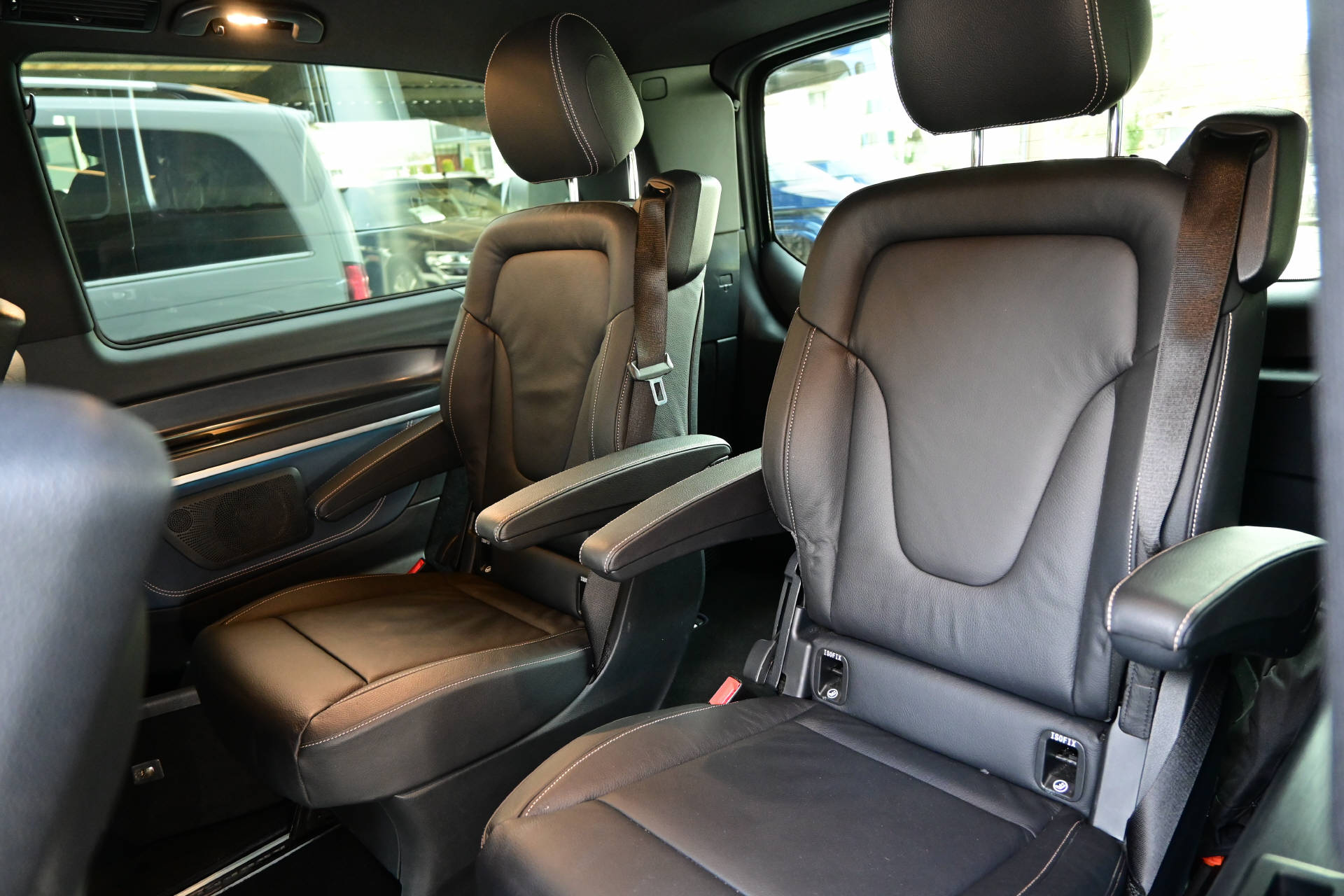 MERCEDES-BENZ EQV 300 lang Van-image-18