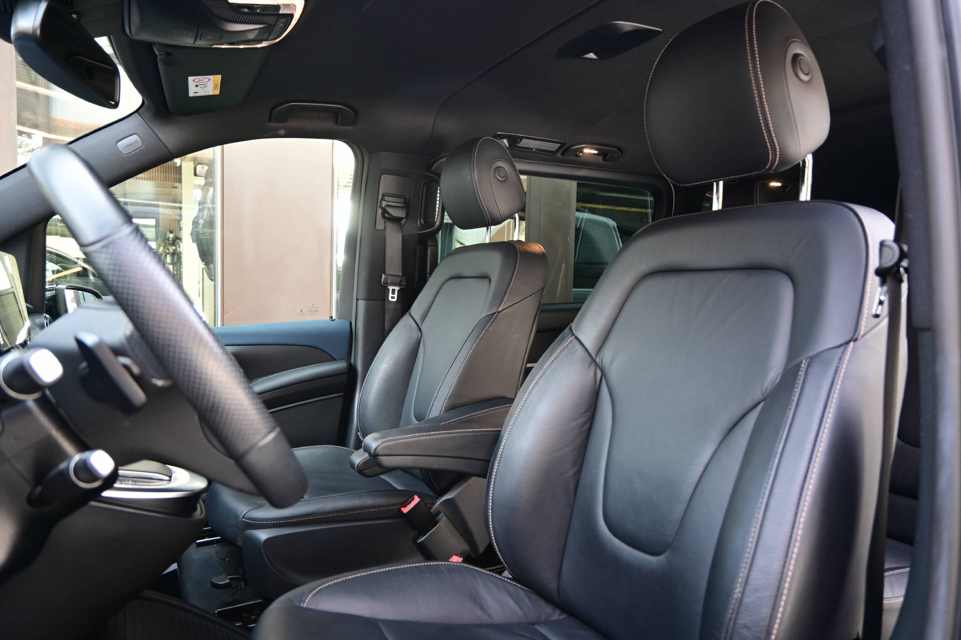 MERCEDES-BENZ EQV 300 lang Van-image-14