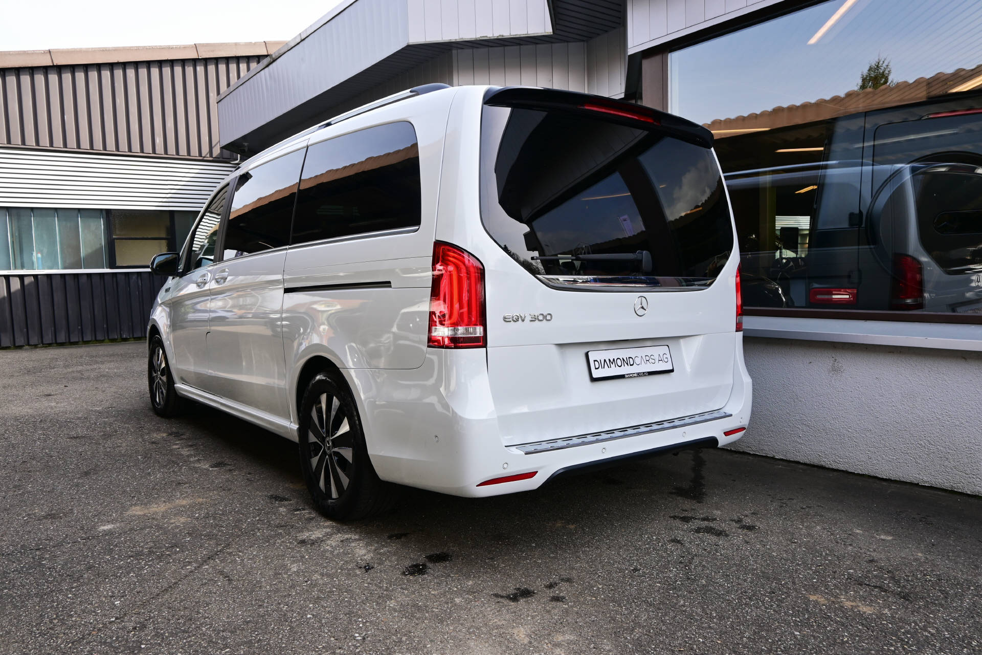 MERCEDES-BENZ EQV 300 lang Van-image-4