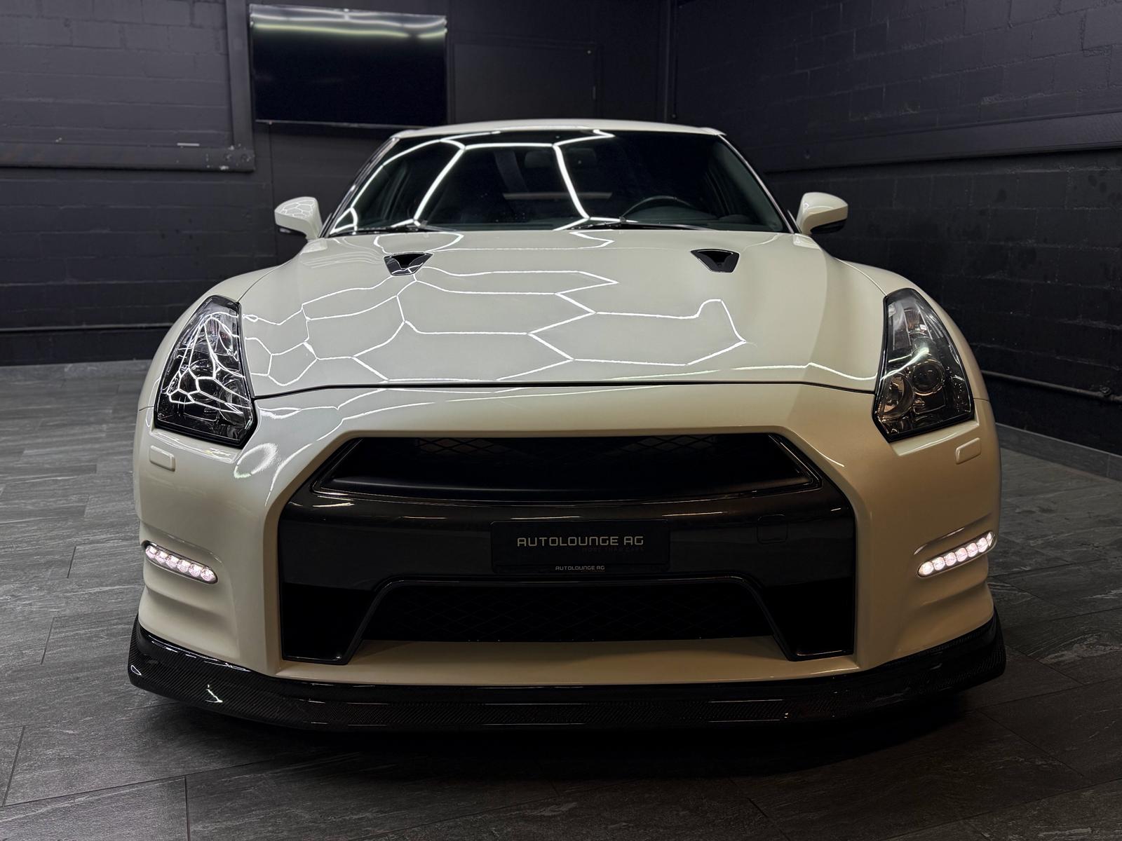 NISSAN GT-R 3.8 V6 Biturbo Black Edition-showroom-element-2