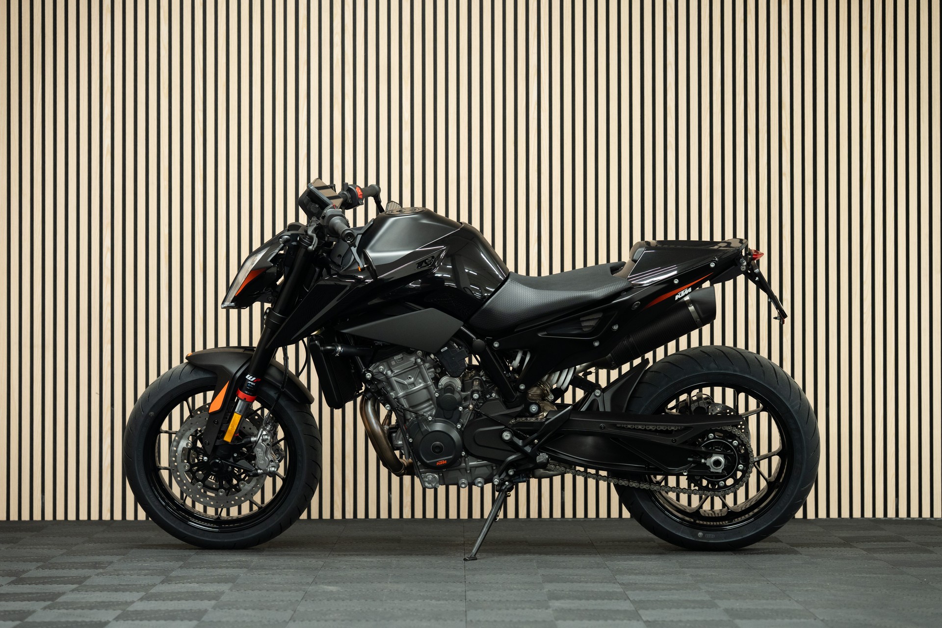 KTM 790 Duke mit Tech Pack, Sportschalldämpfer, Kurzheck, Mini-Blinkern u. v. m.-image-1