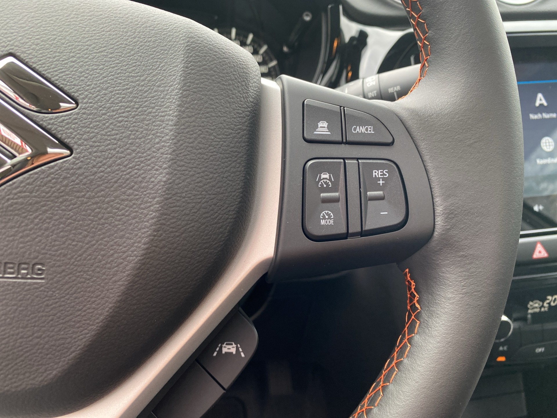 SUZUKI Vitara 1.4 Boosterjet Black Edition Top 4x4 Hybrid Automatic-image-15