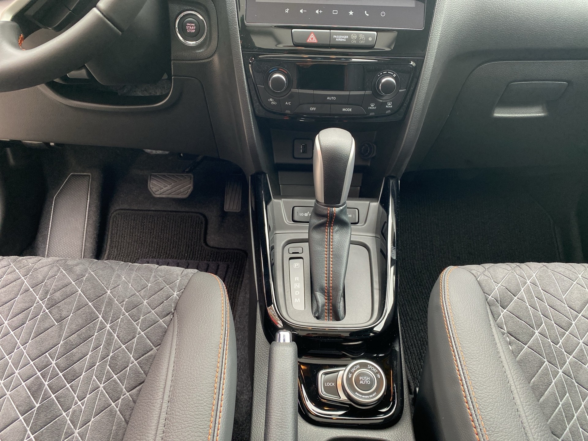 SUZUKI Vitara 1.4 Boosterjet Black Edition Top 4x4 Hybrid Automatic-image-17
