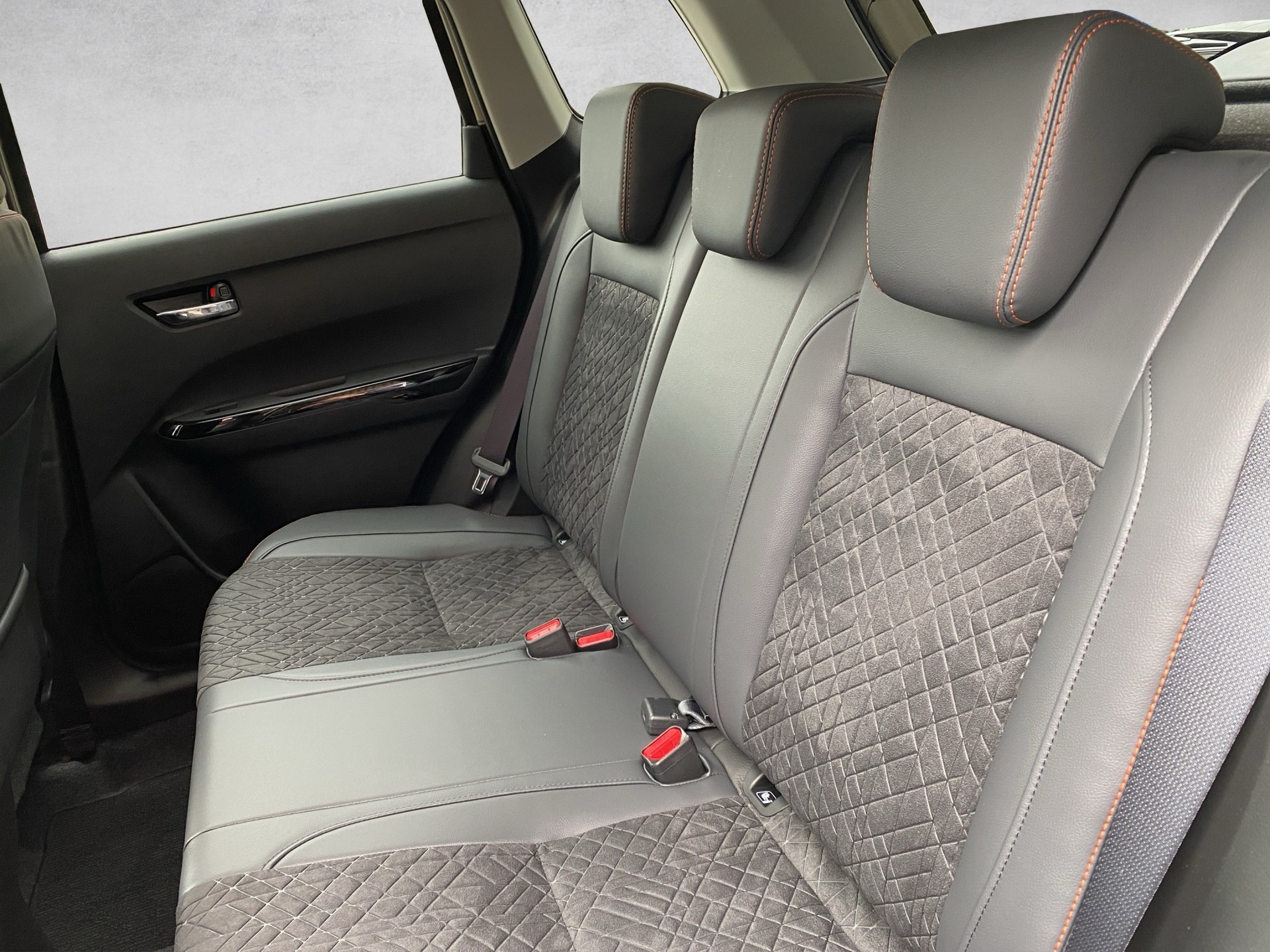 SUZUKI Vitara 1.4 Boosterjet Black Edition Top 4x4 Hybrid Automatic-image-21