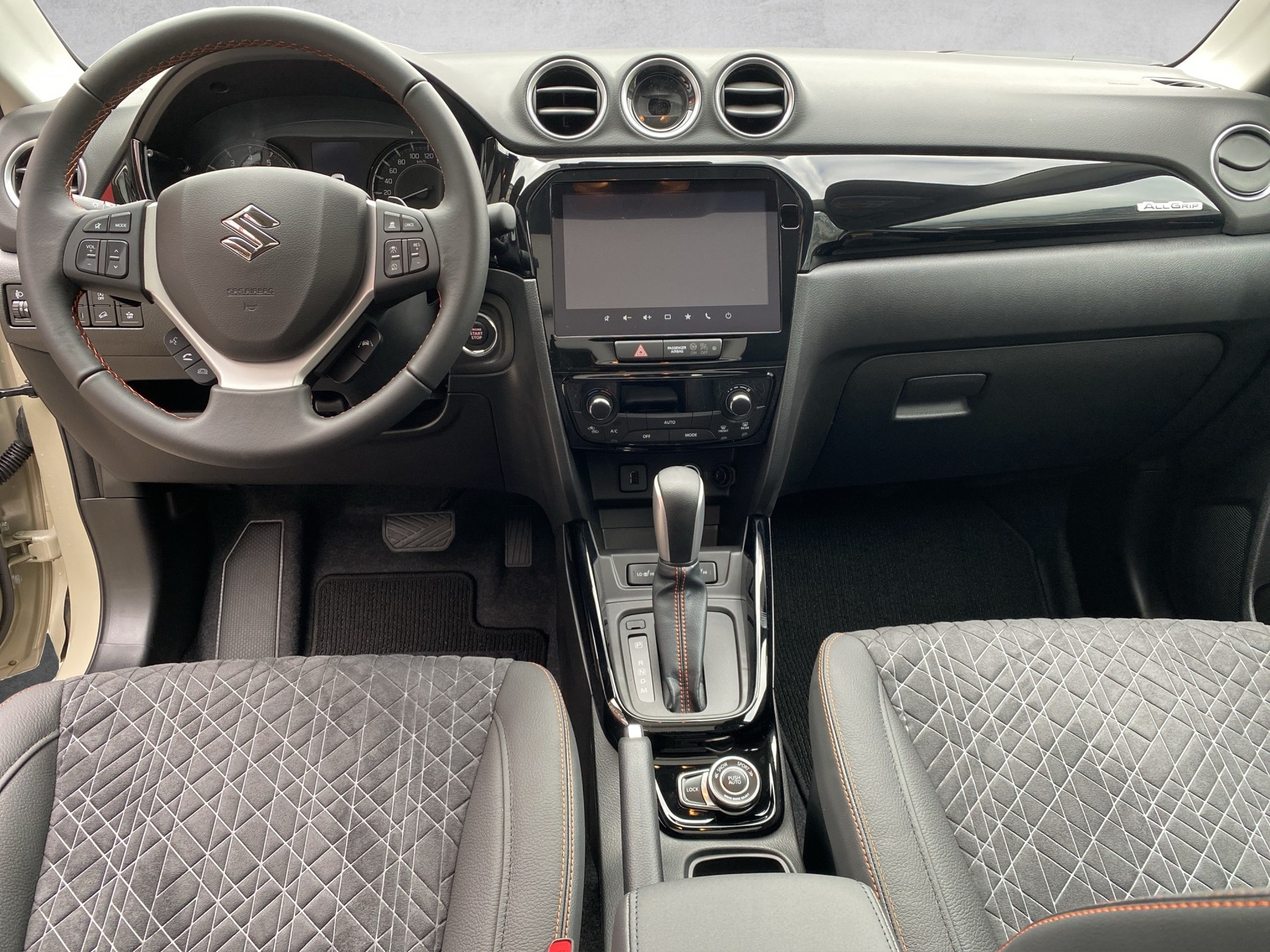 SUZUKI Vitara 1.4 Boosterjet Black Edition Top 4x4 Hybrid Automatic-image-13