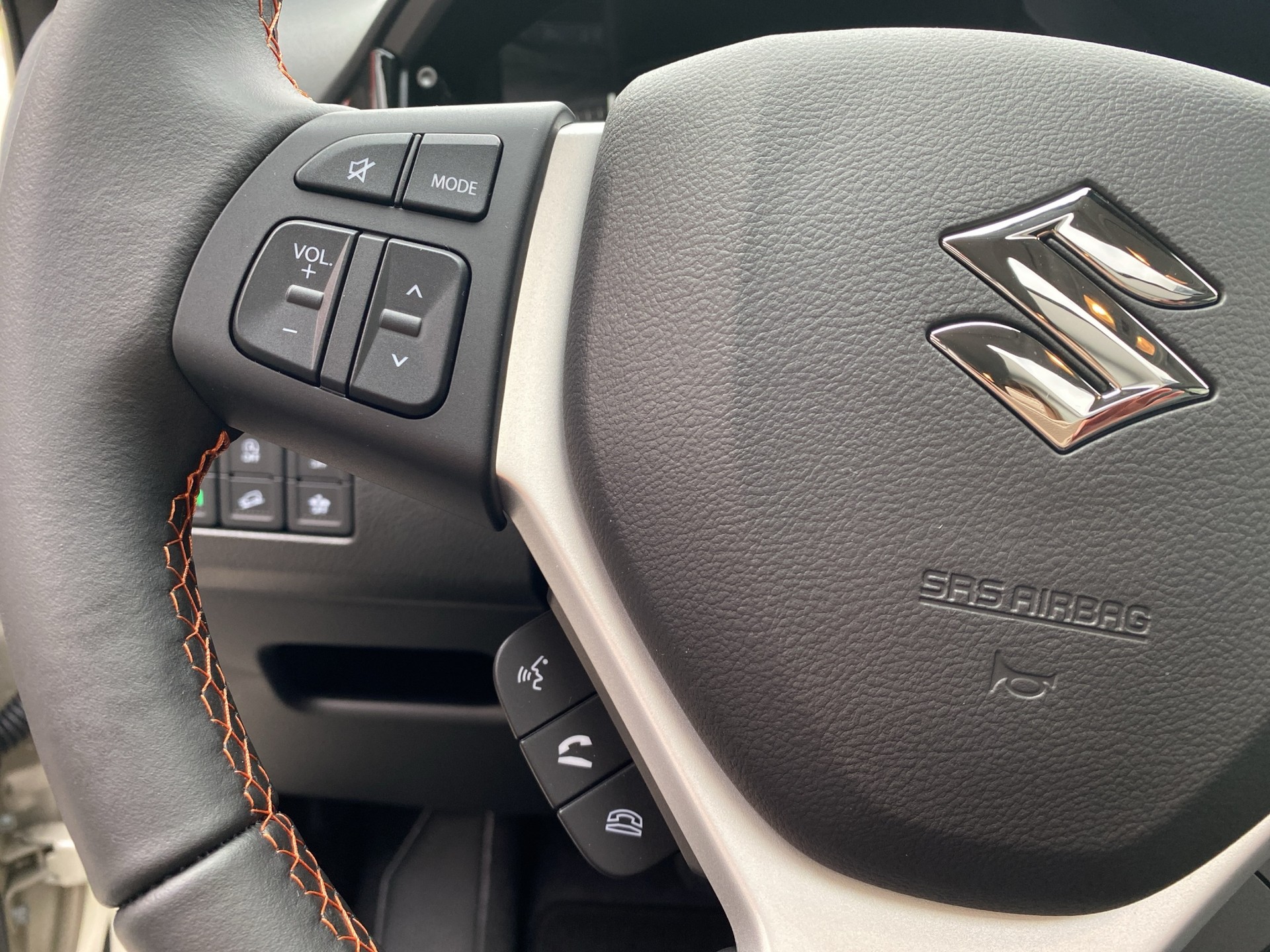 SUZUKI Vitara 1.4 Boosterjet Black Edition Top 4x4 Hybrid Automatic-image-16