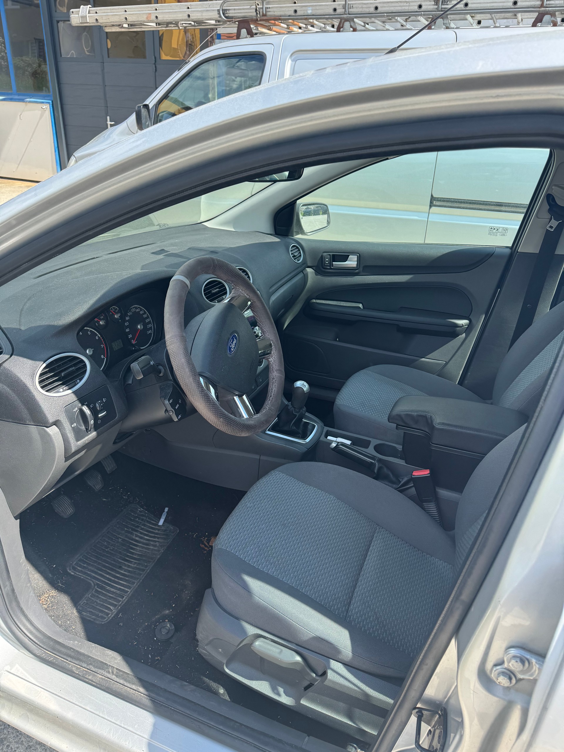 FORD Focus 1.6i VCT Carving-image-9