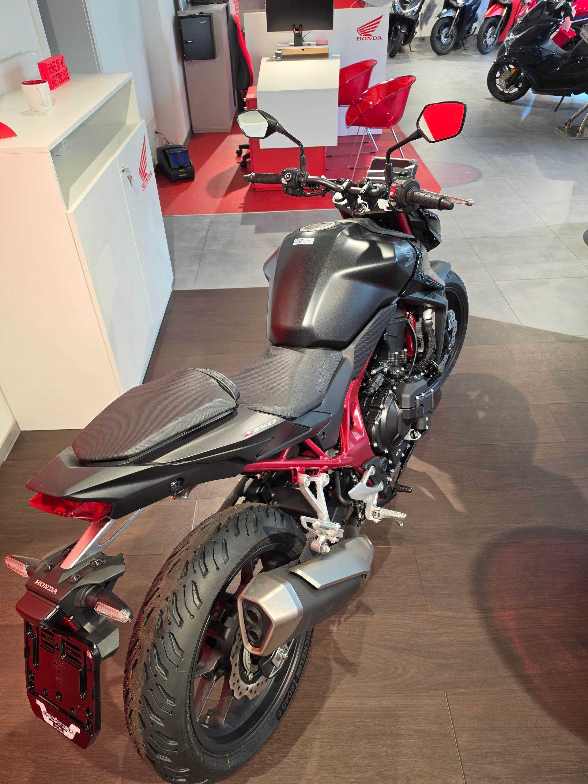 HONDA CB 750 Hornet E-clutch-image-2
