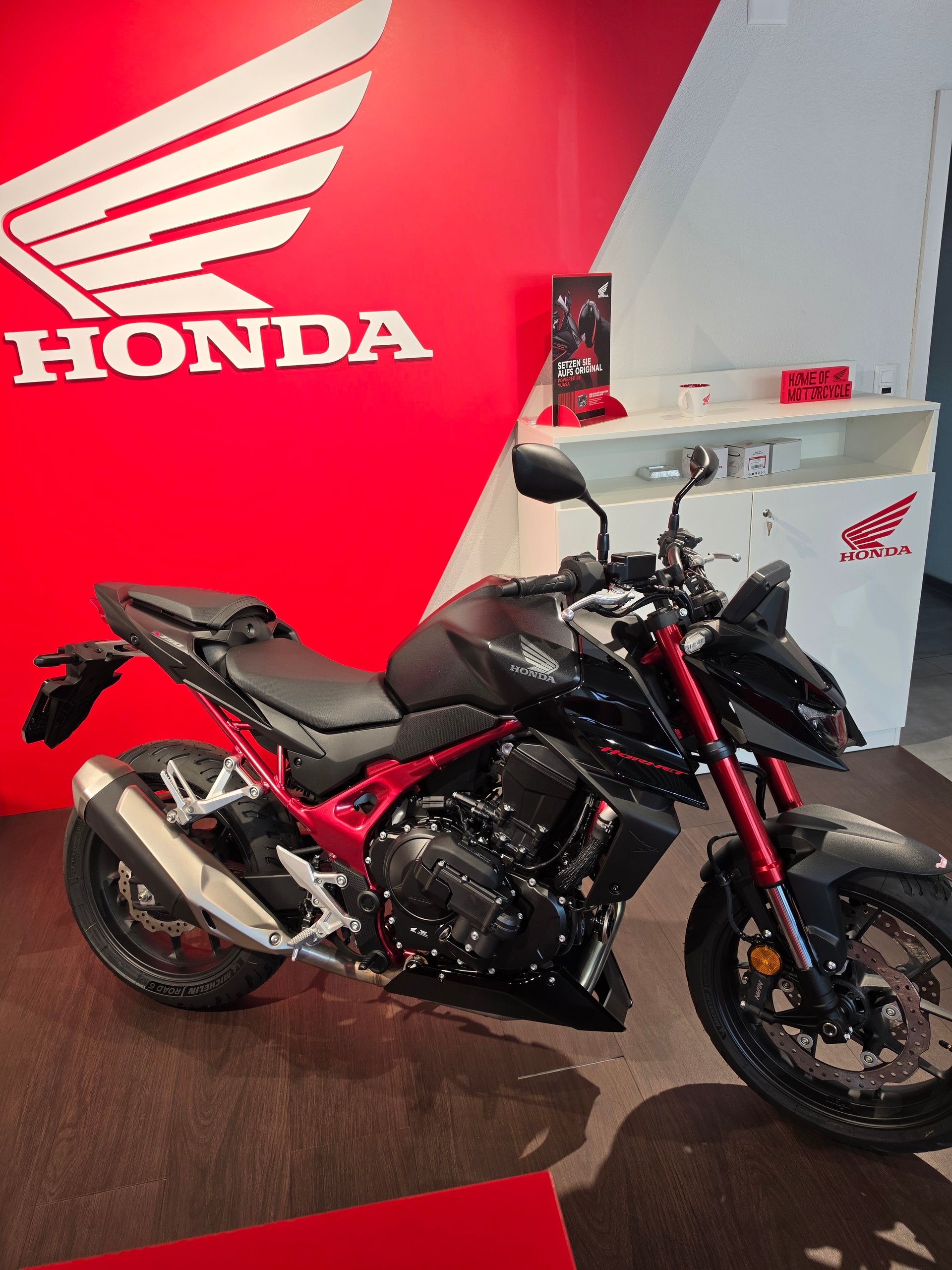 HONDA CB 750 Hornet E-clutch-image-1
