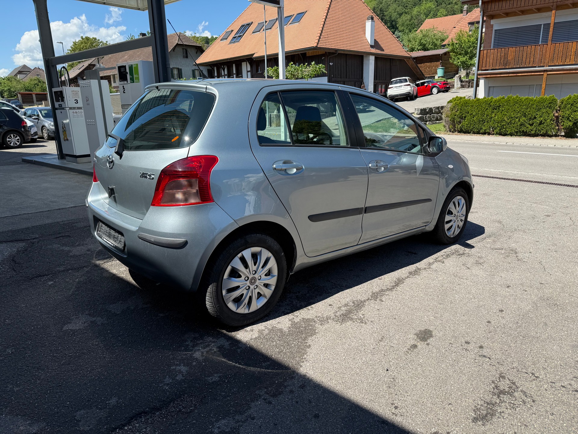 TOYOTA Yaris 1.3 Linea Luna-image-2