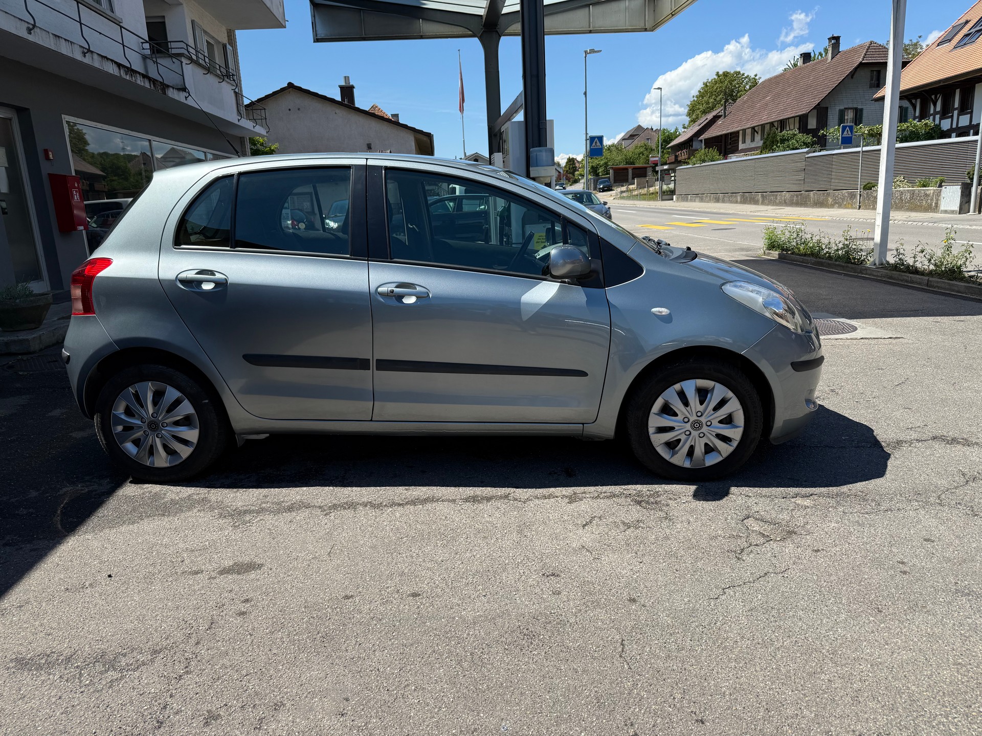 TOYOTA Yaris 1.3 Linea Luna-image-1