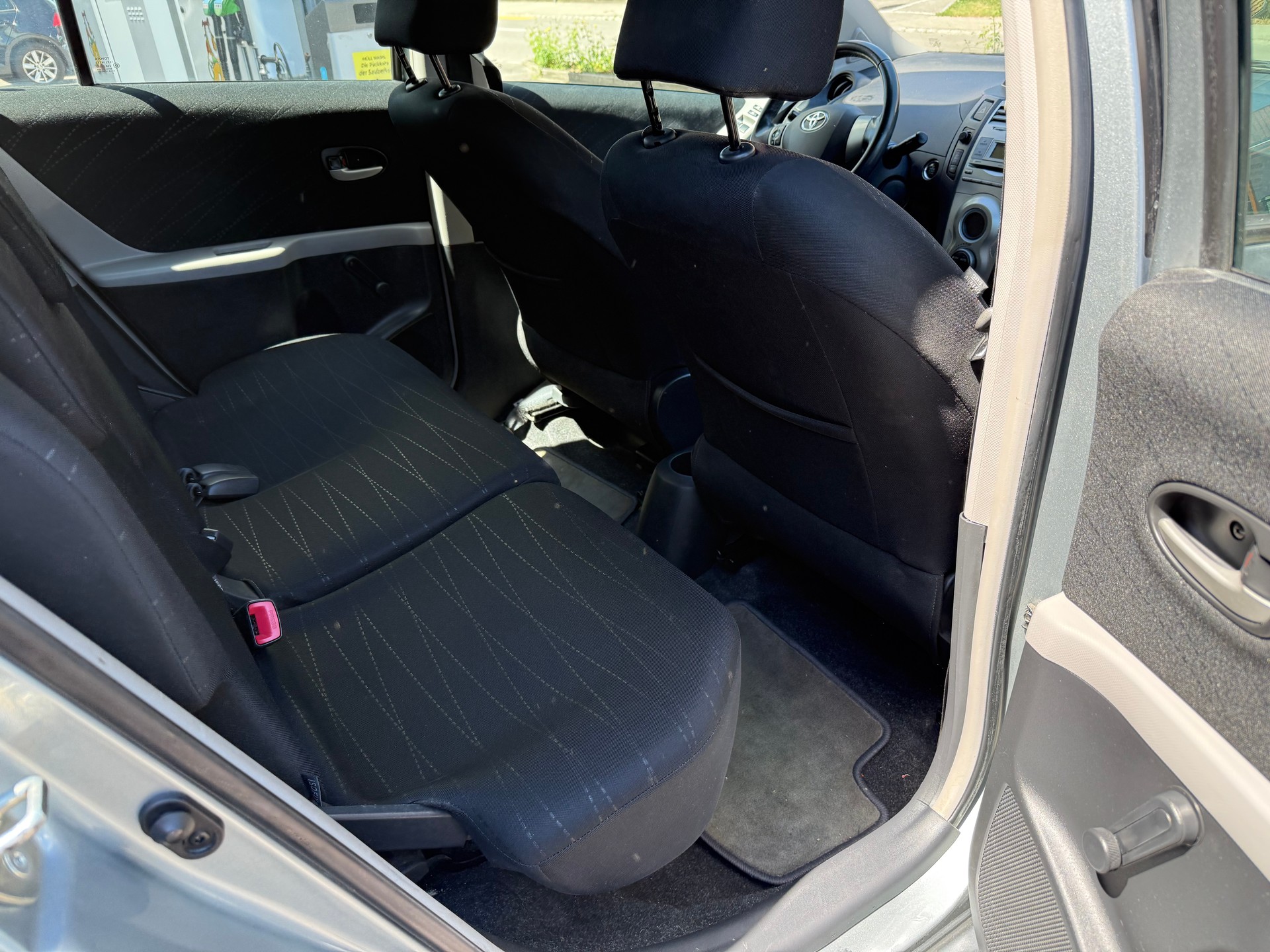 TOYOTA Yaris 1.3 Linea Luna-image-11