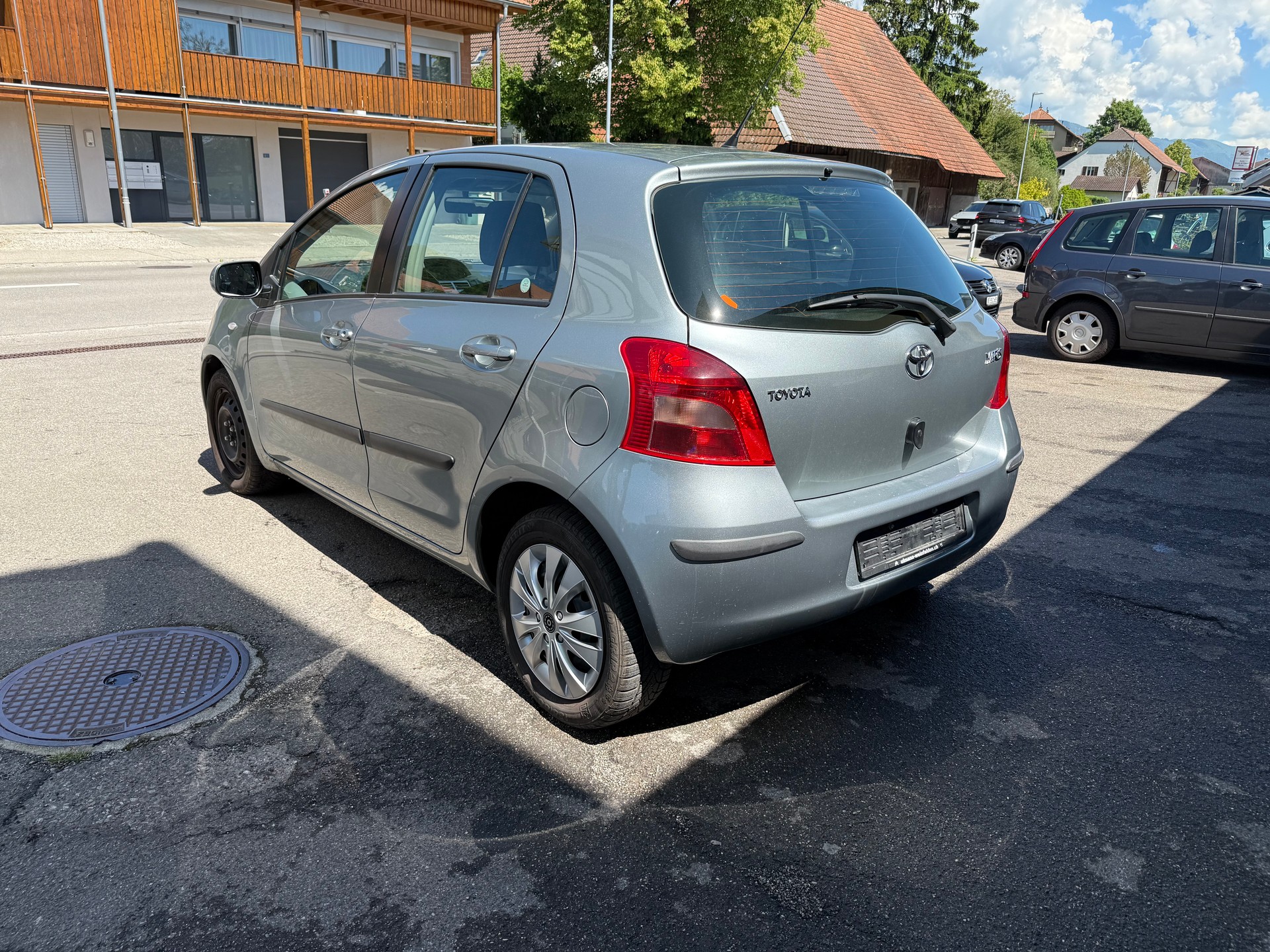 TOYOTA Yaris 1.3 Linea Luna-image-4