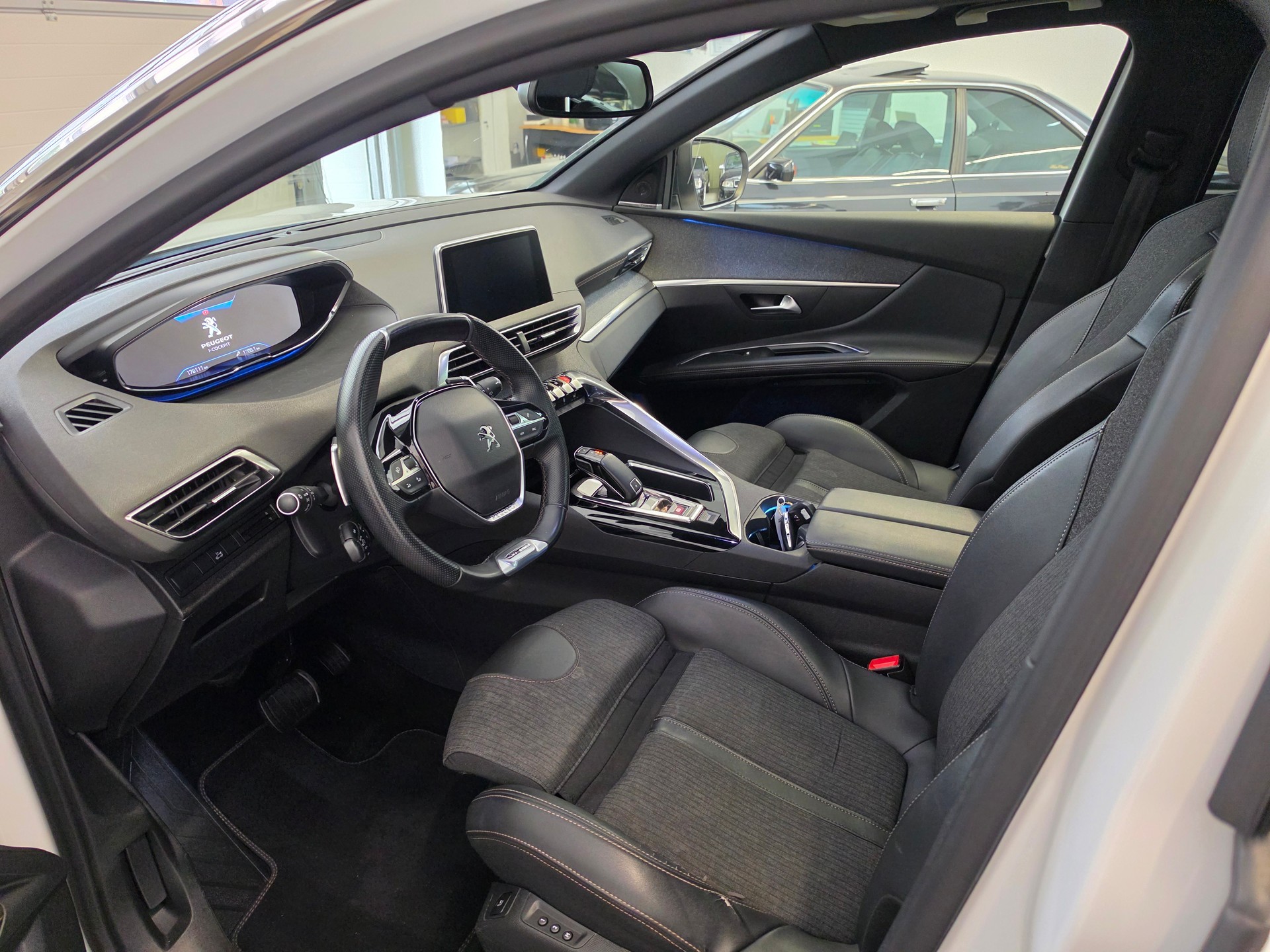 PEUGEOT 5008 1.5 BlueHDi GT Line EAT 7 Sitzplätze-showroom-element-3