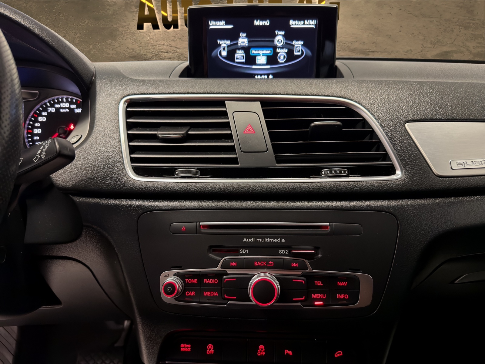 AUDI Q3 2.0 TFSI sport quattro S-tronic-image-11