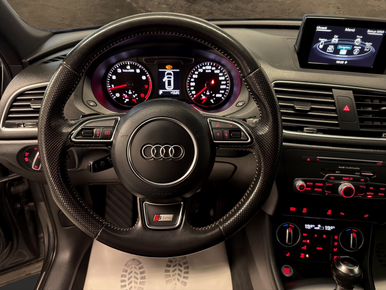 AUDI Q3 2.0 TFSI sport quattro S-tronic-image-9