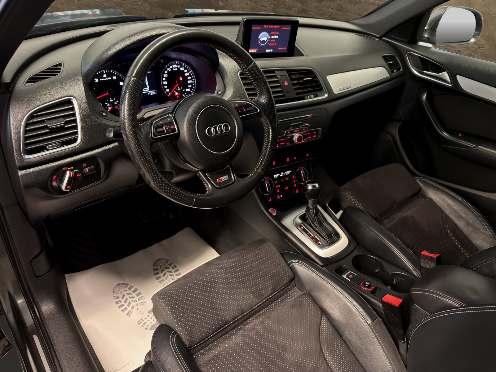 AUDI Q3 2.0 TFSI sport quattro S-tronic-image-7