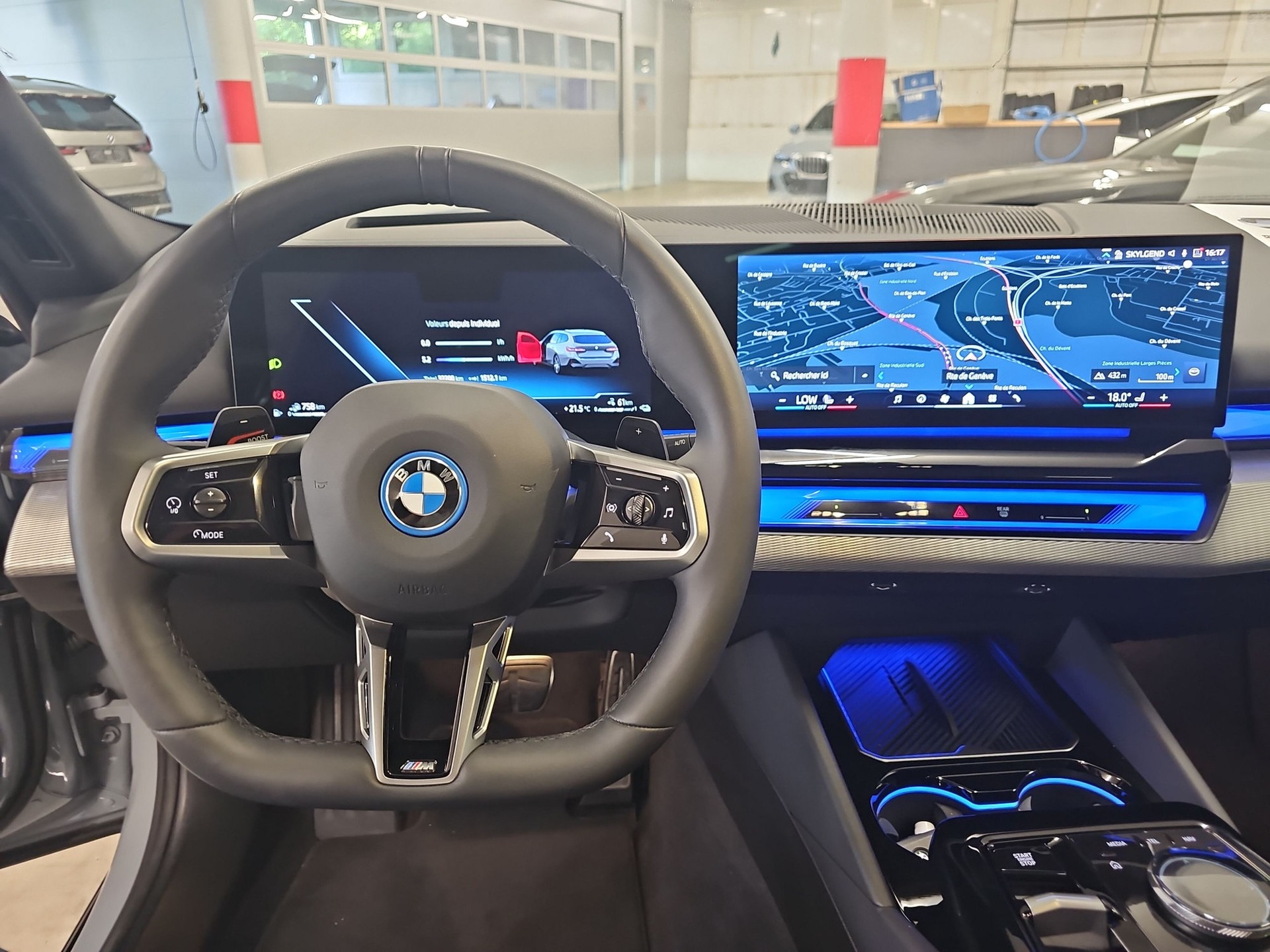 BMW 530e xDrive Touring M Sport Steptronic-image-11