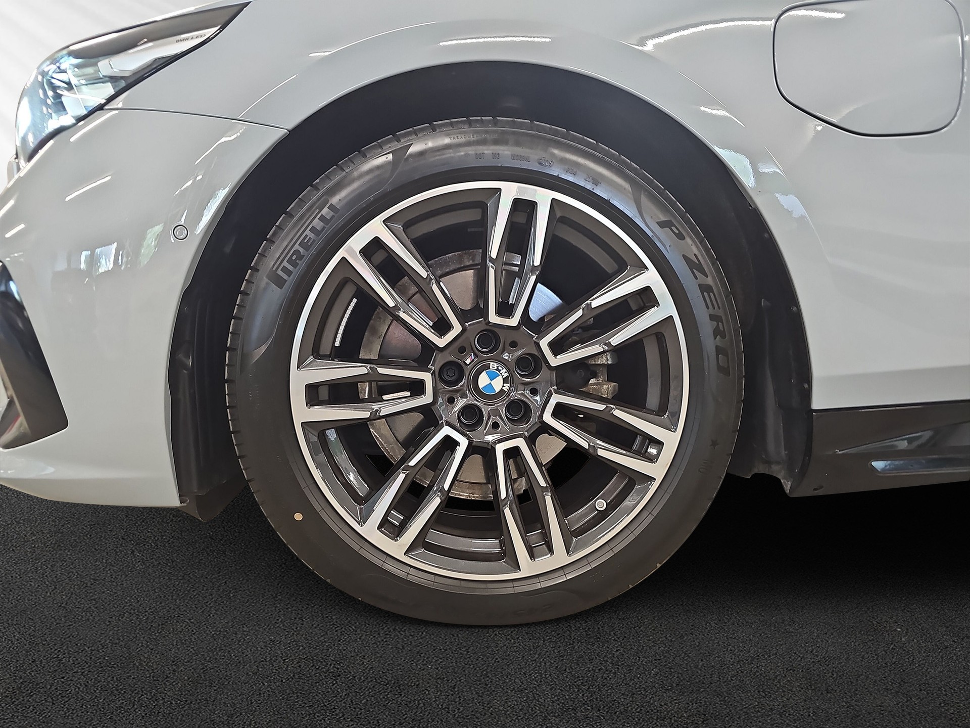 BMW 530e xDrive Touring M Sport Steptronic-image-8