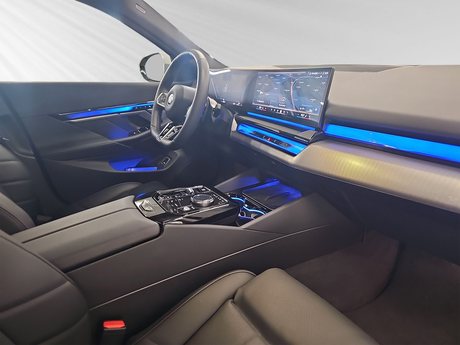 BMW 530e xDrive Touring M Sport Steptronic-image-4