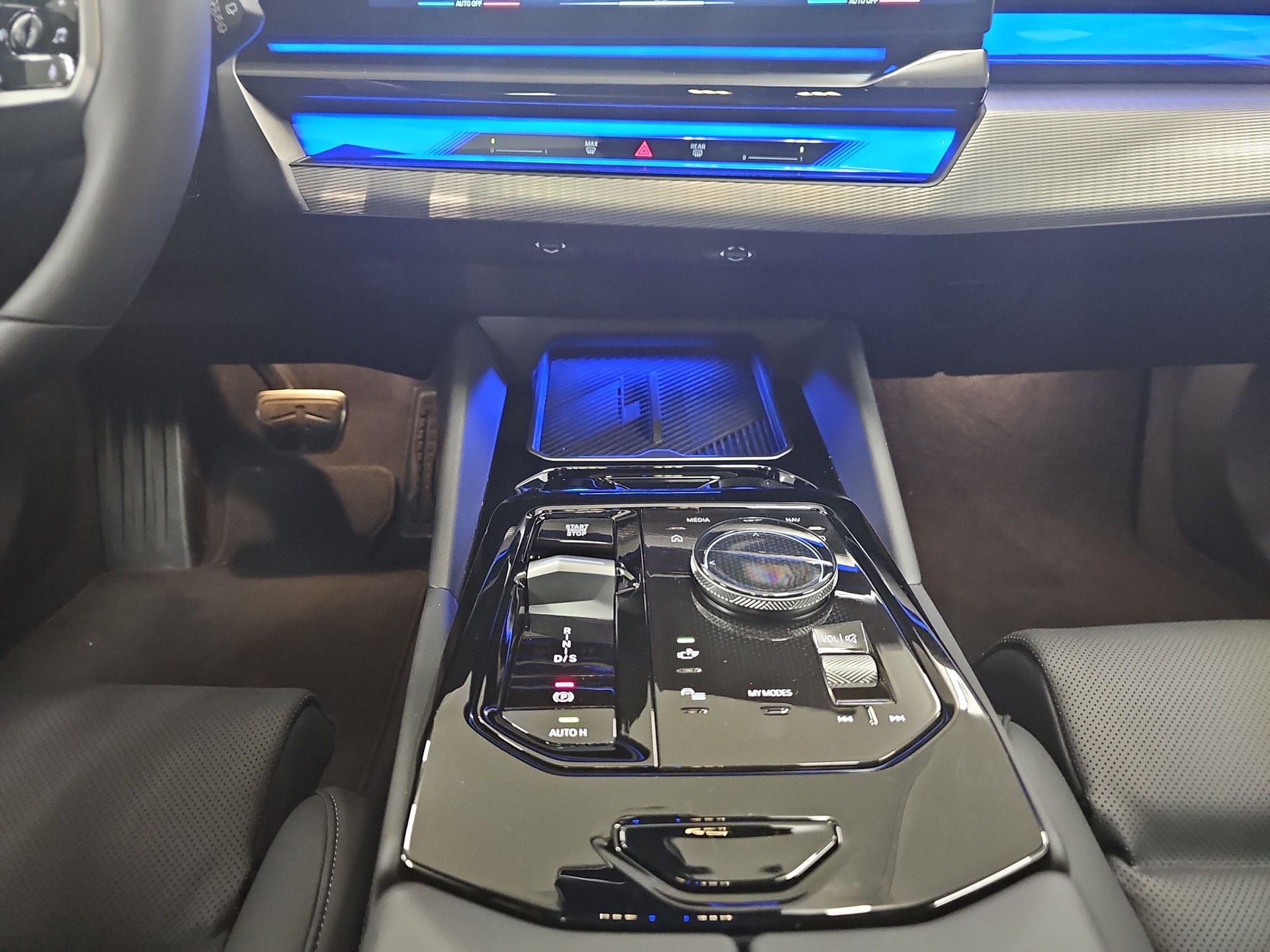 BMW 530e xDrive Touring M Sport Steptronic-image-12