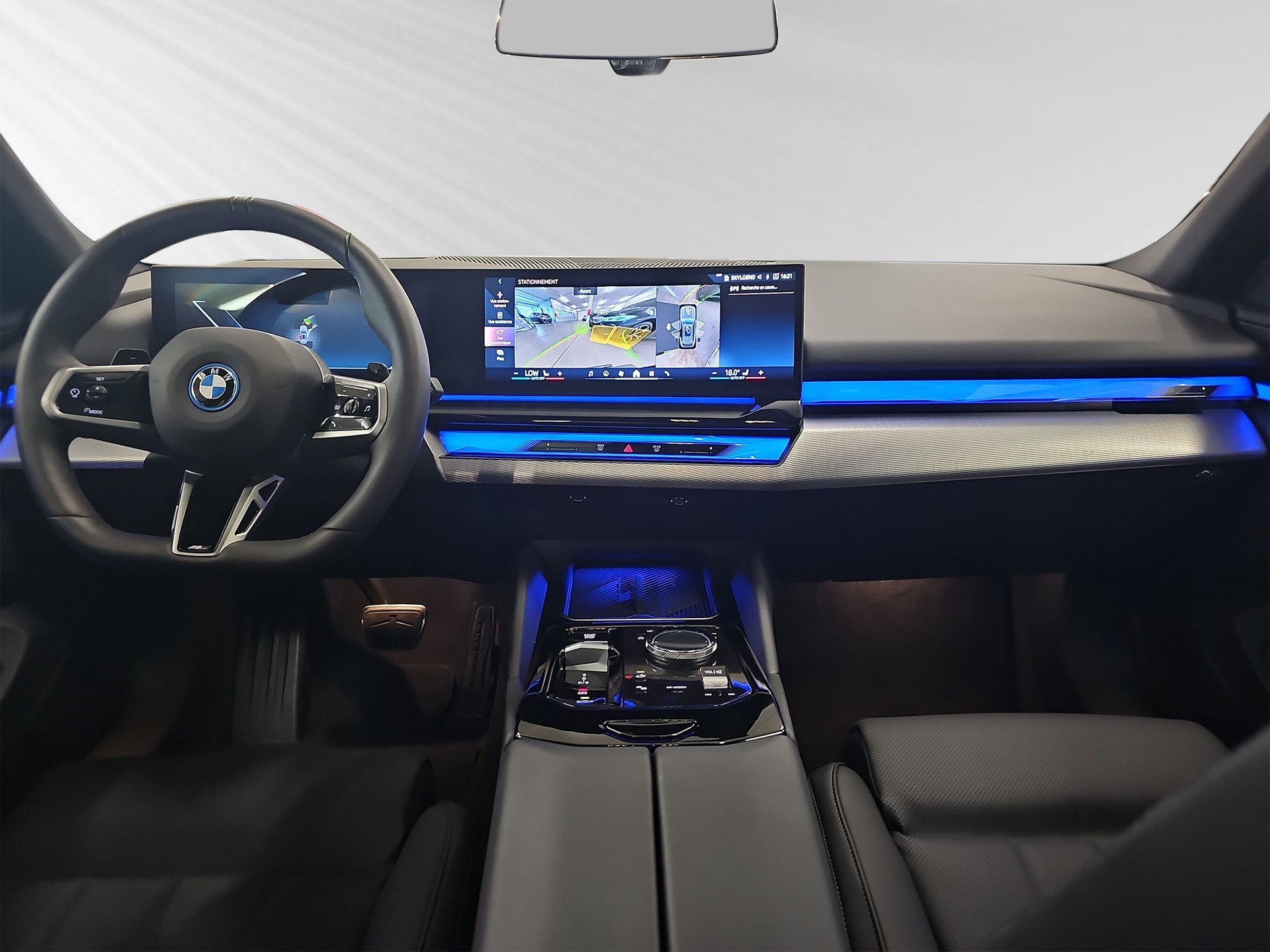 BMW 530e xDrive Touring M Sport Steptronic-image-5