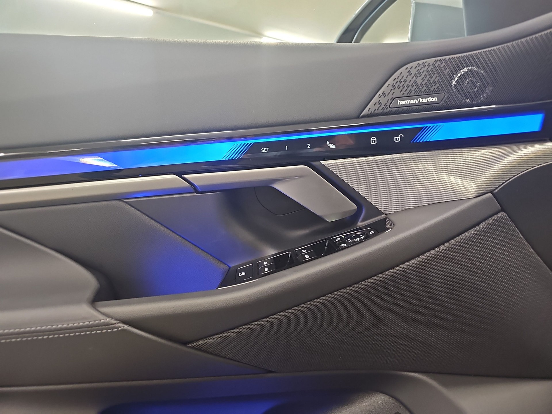 BMW 530e xDrive Touring M Sport Steptronic-image-16