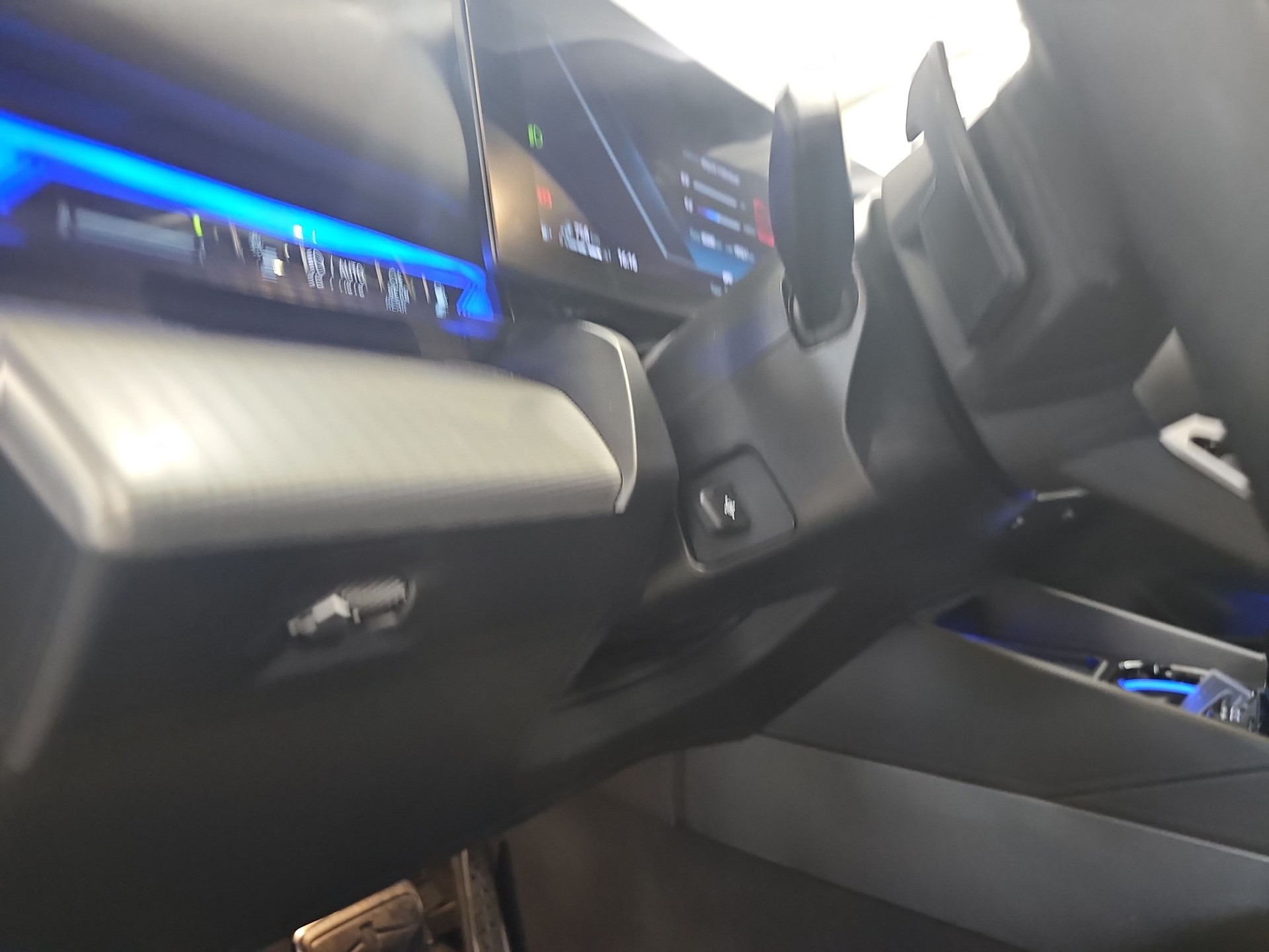BMW 530e xDrive Touring M Sport Steptronic-image-19