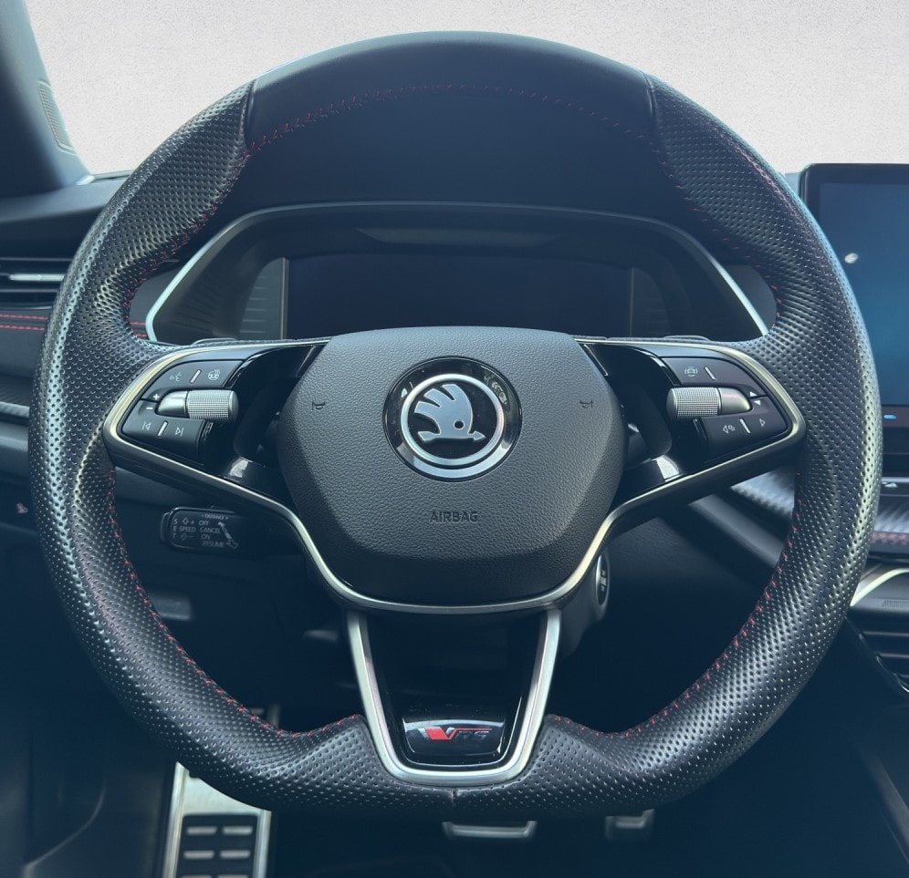 SKODA Octavia Combi 2.0 TSI DSG RS-image-8