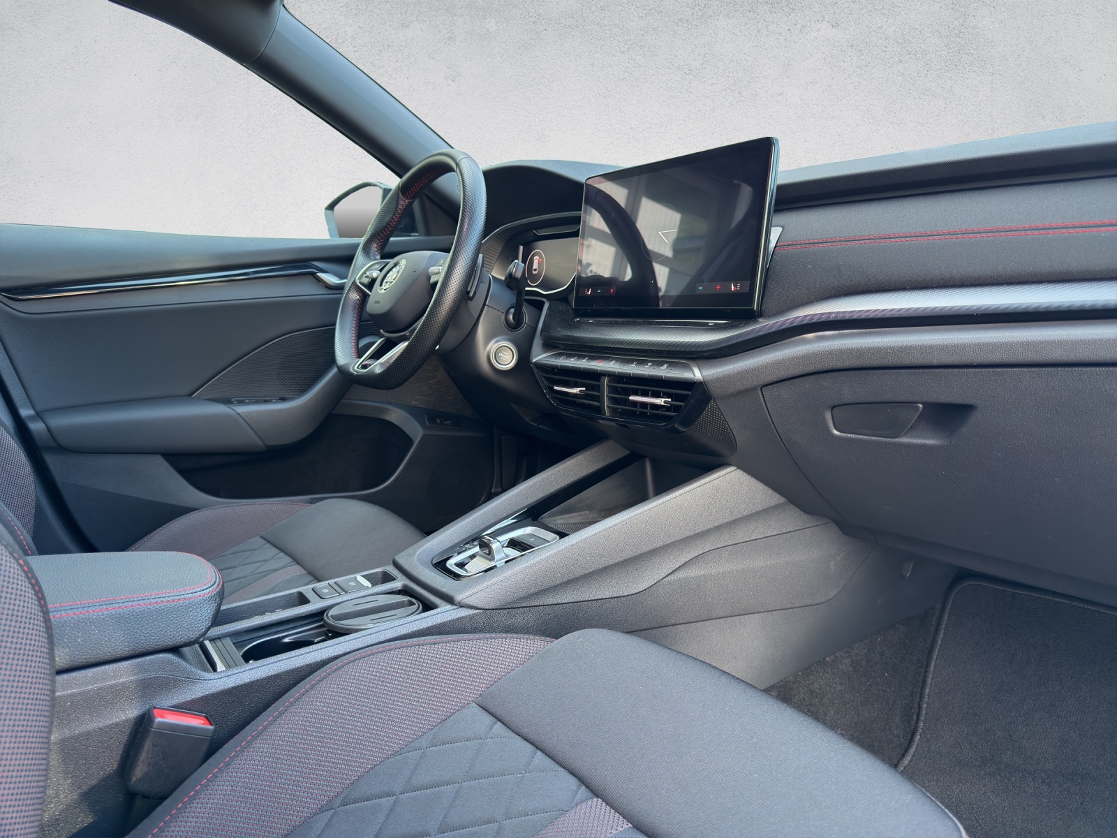 SKODA Octavia Combi 2.0 TSI DSG RS-image-13