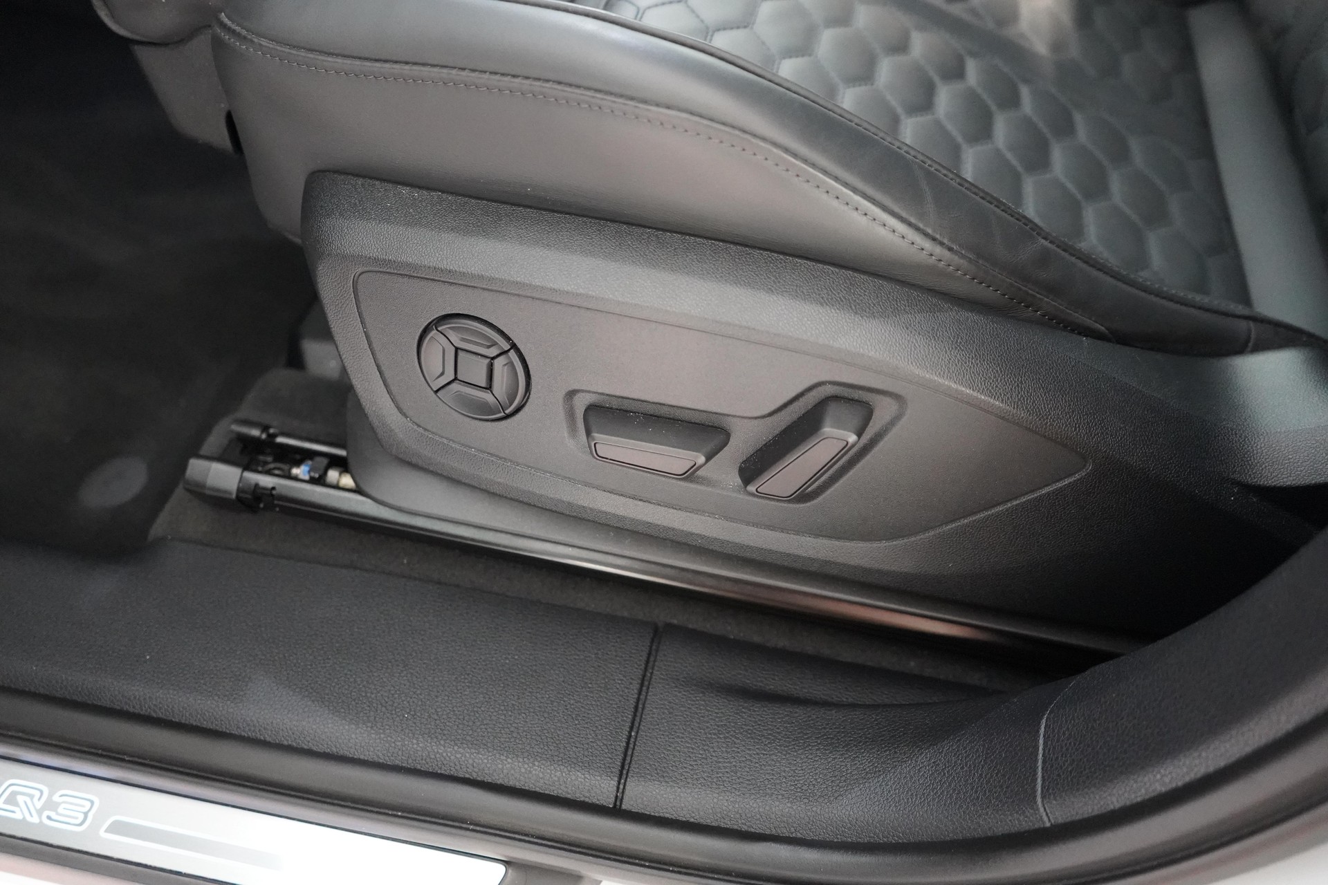 AUDI RS Q3 Sportback 2.5 TFSI quattro S-Tronic-image-24